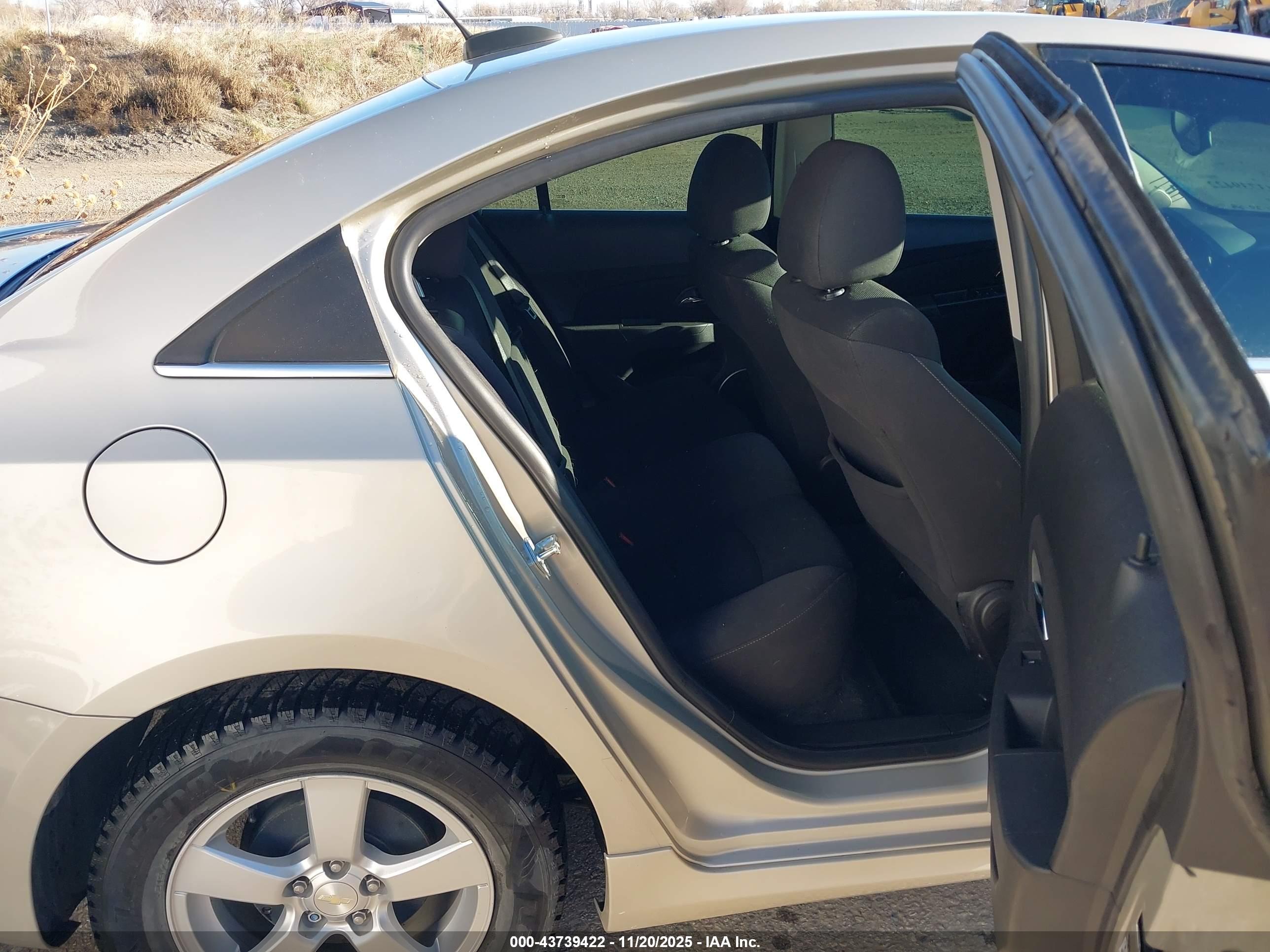 CHEVROLET CRUZE image 8