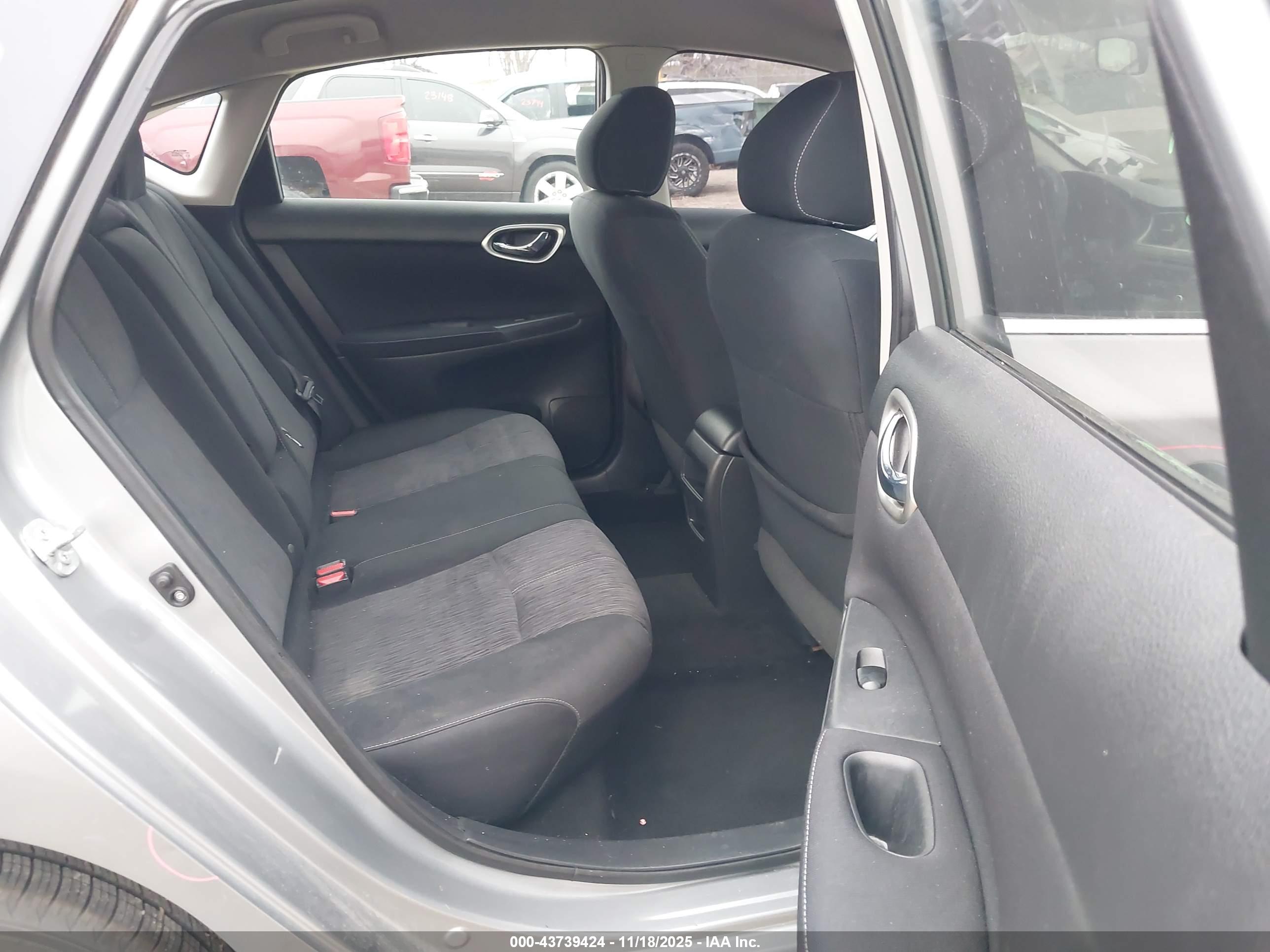 NISSAN SENTRA image 8