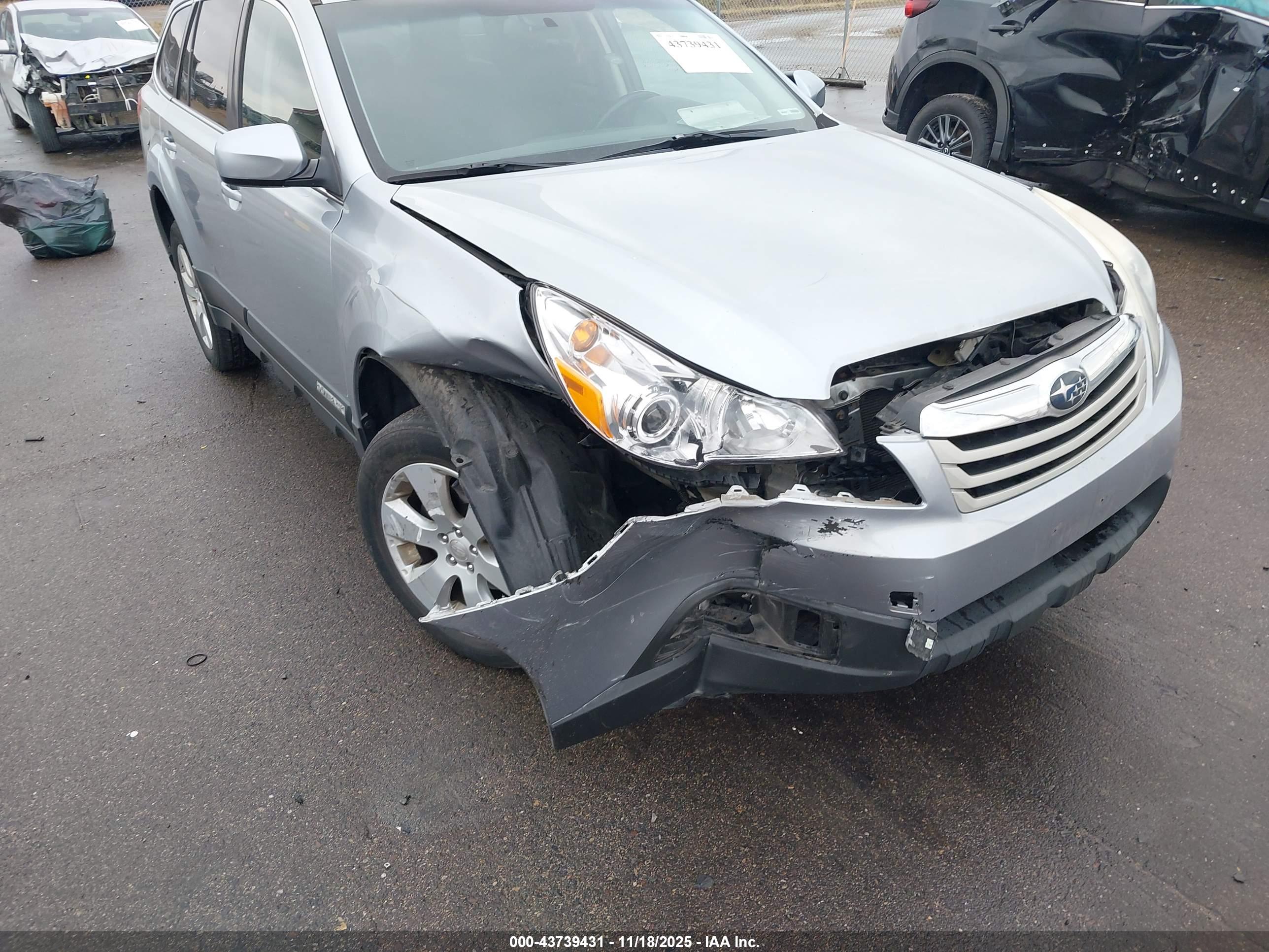 SUBARU OUTBACK image 6