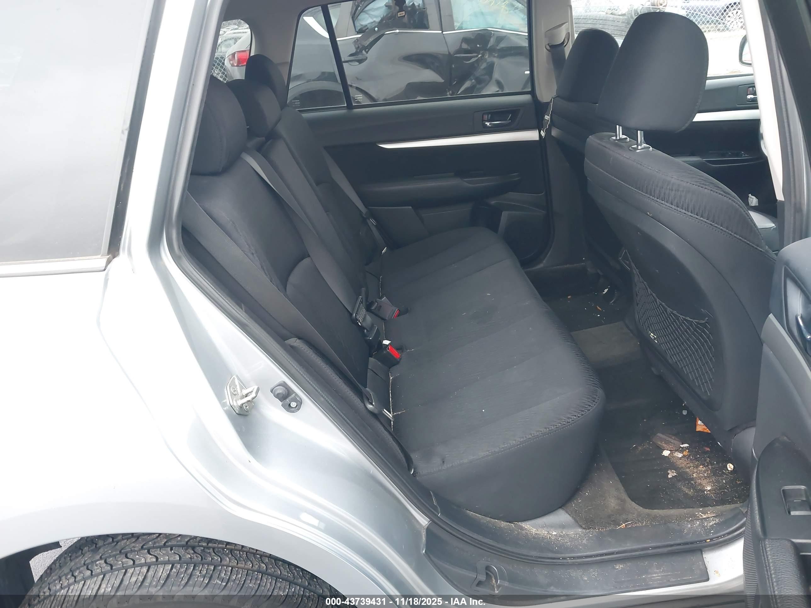 SUBARU OUTBACK image 8