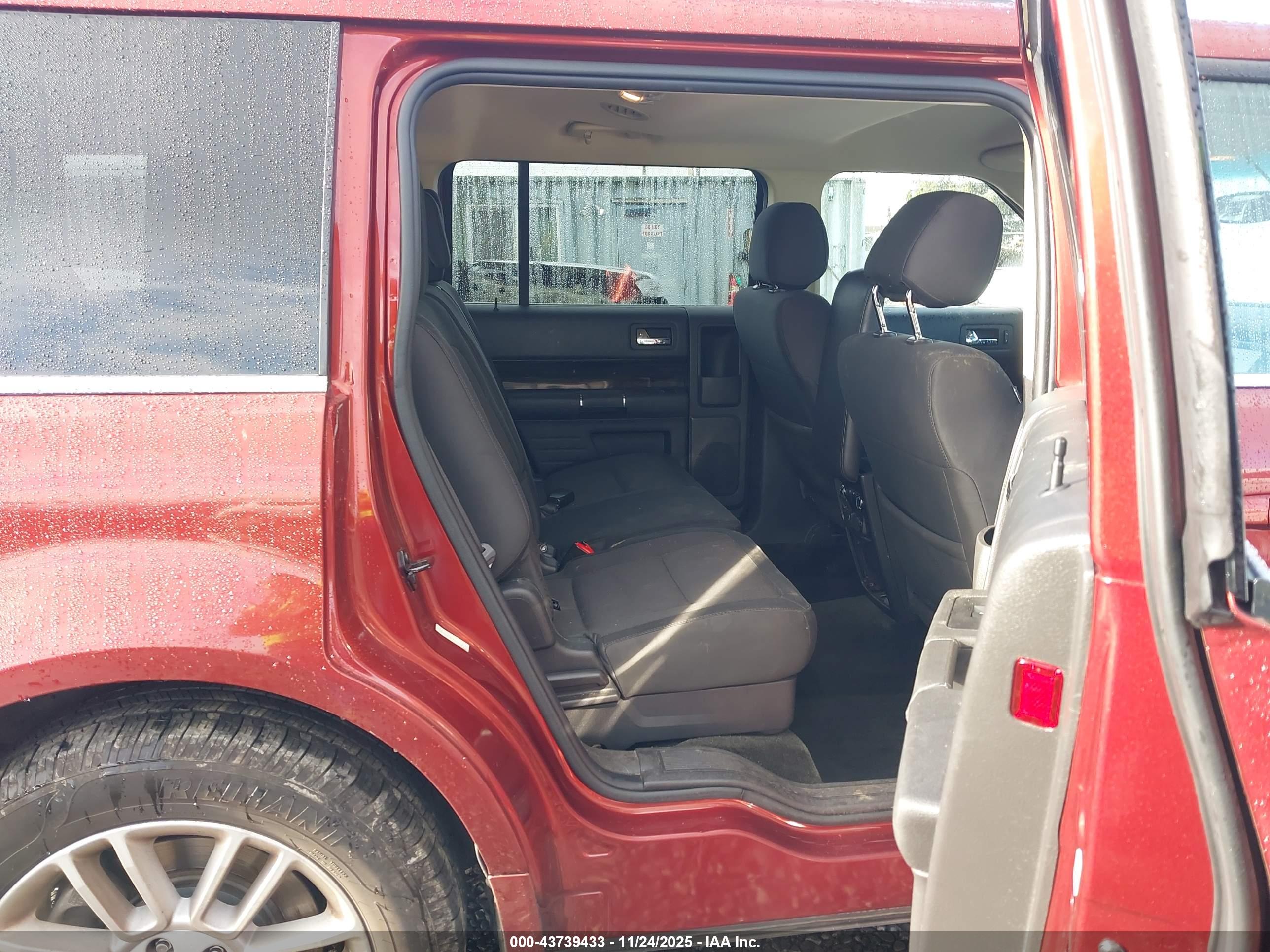 FORD FLEX image 8