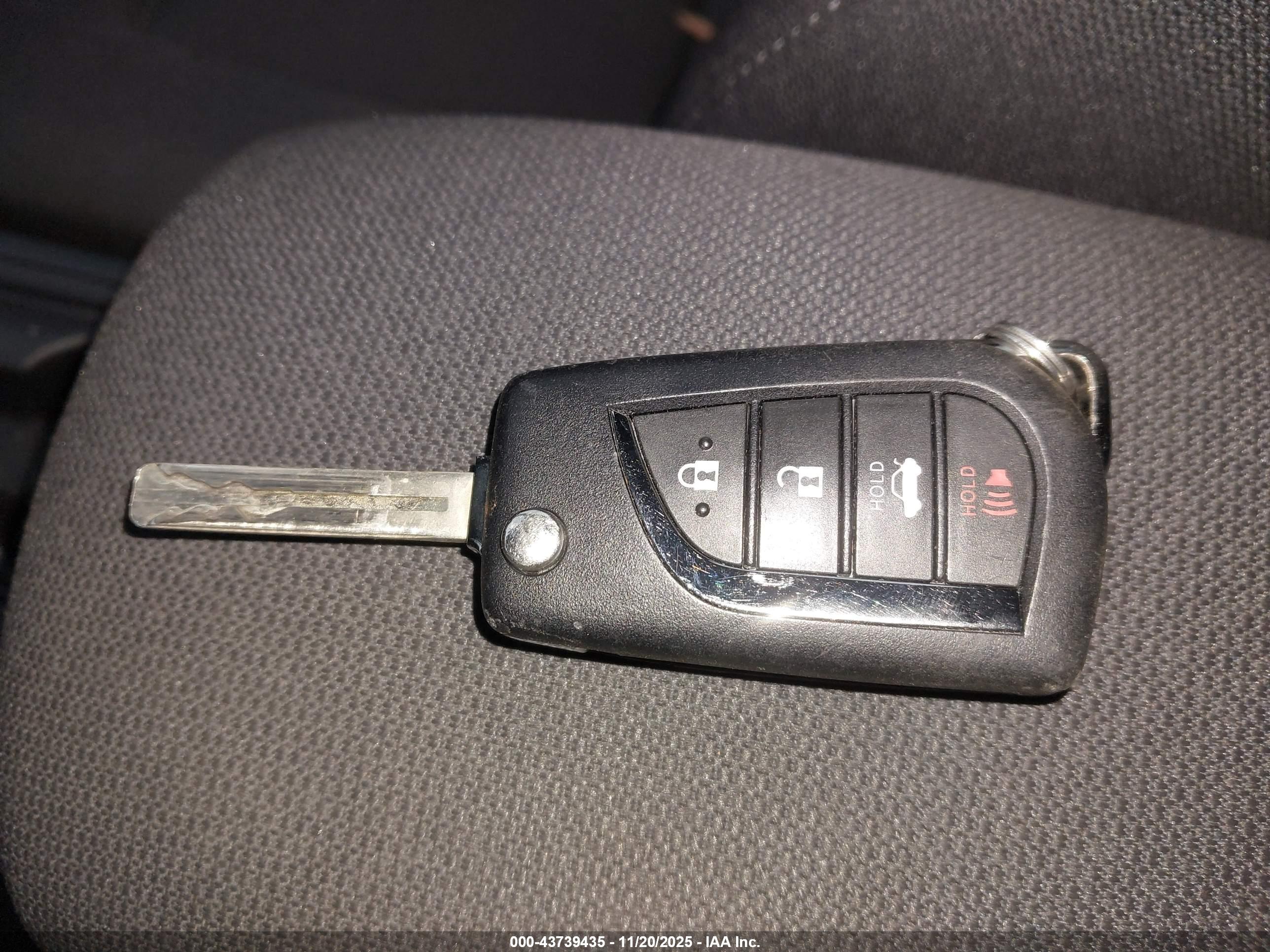 TOYOTA COROLLA image 11