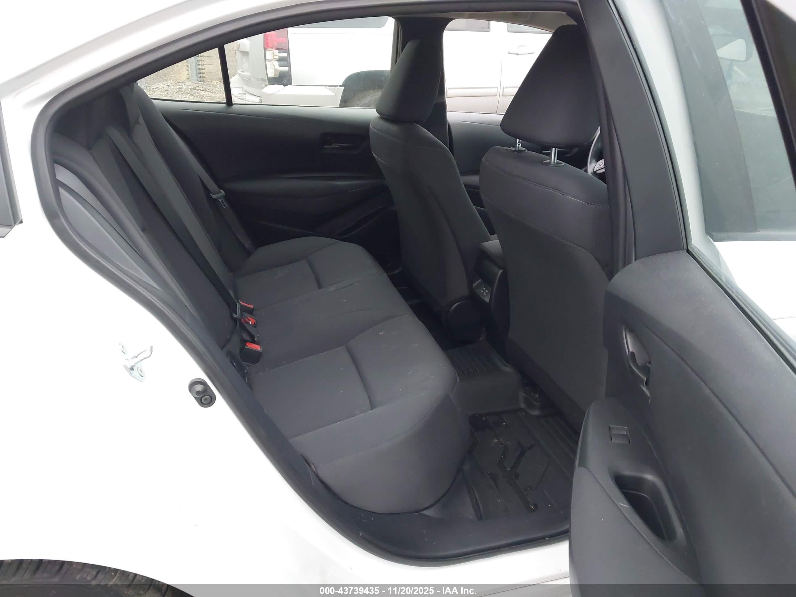 TOYOTA COROLLA image 8