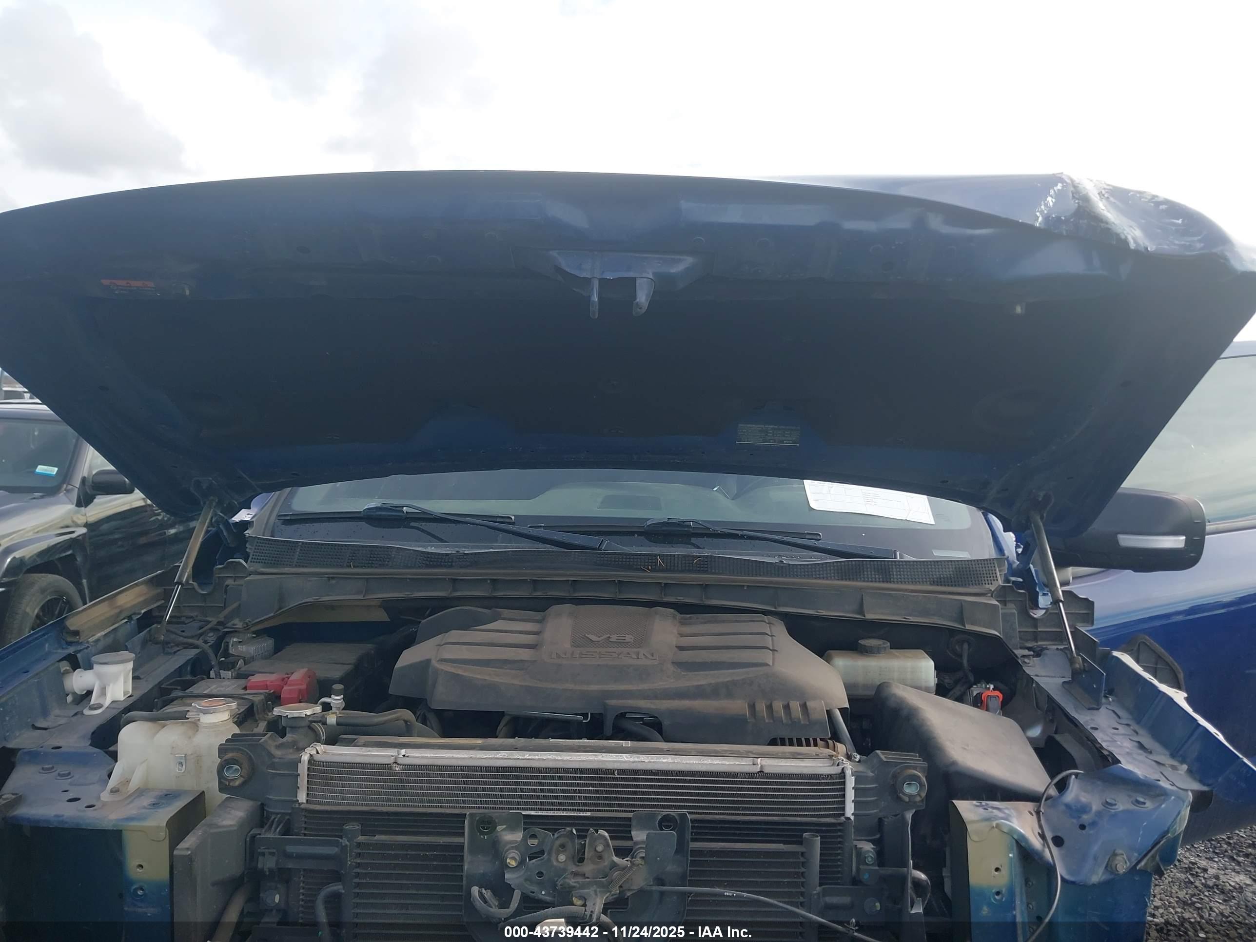 NISSAN TITAN image 10