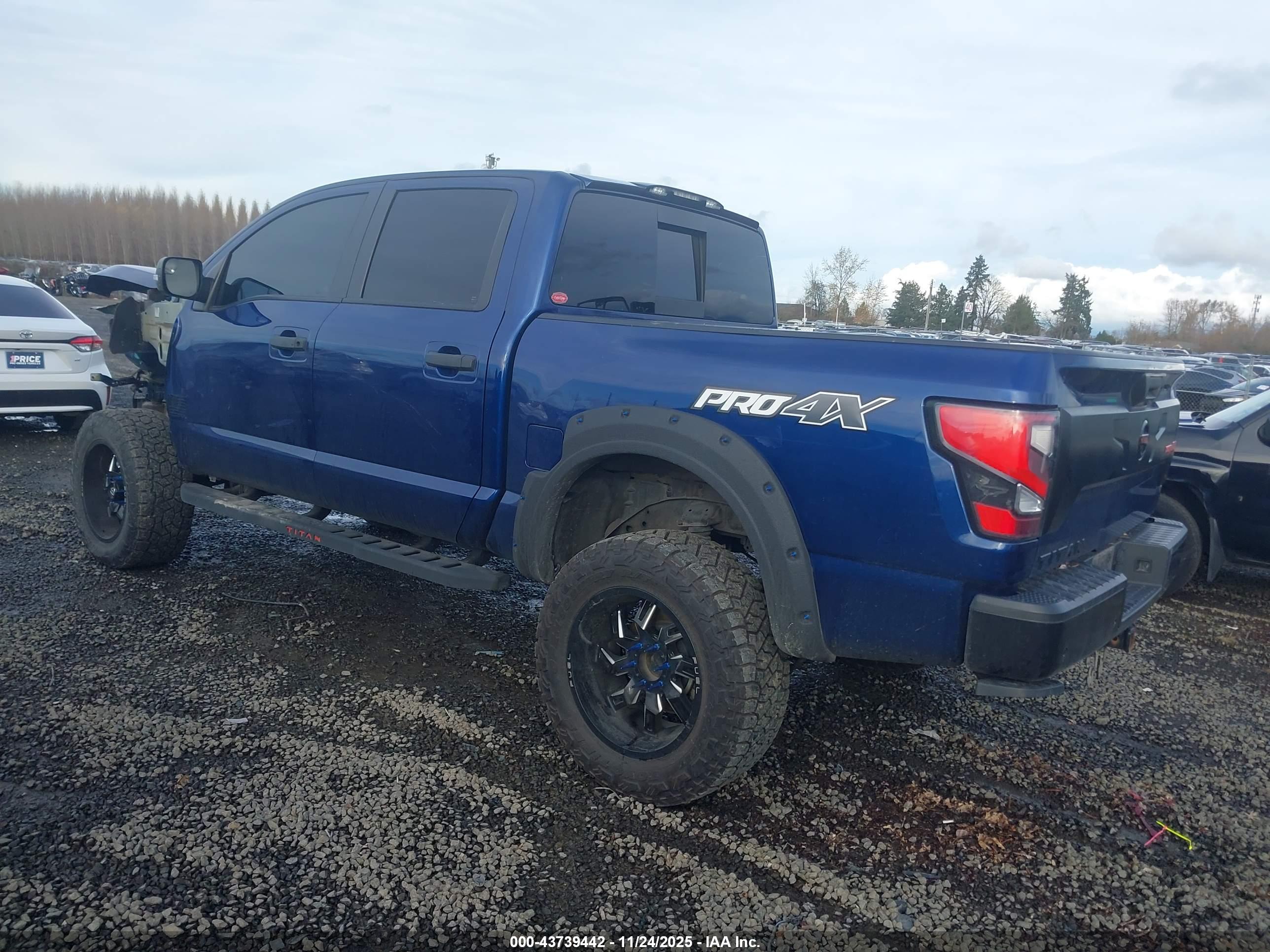 NISSAN TITAN image 3