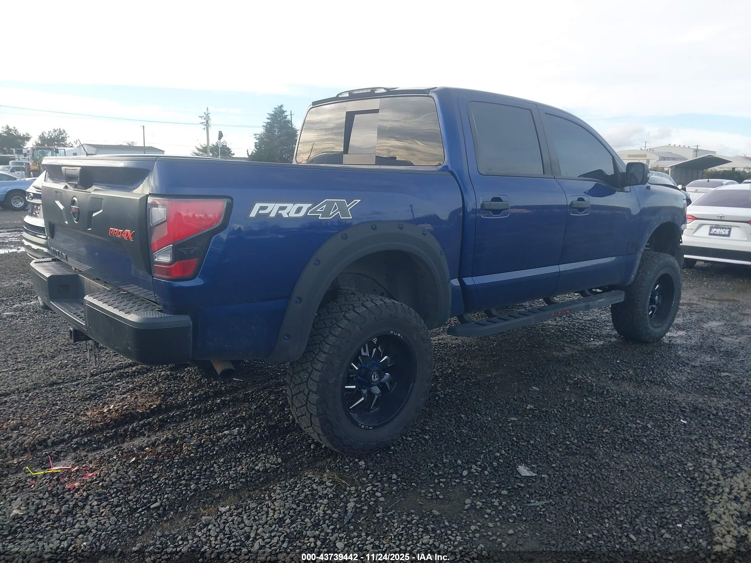 NISSAN TITAN image 4