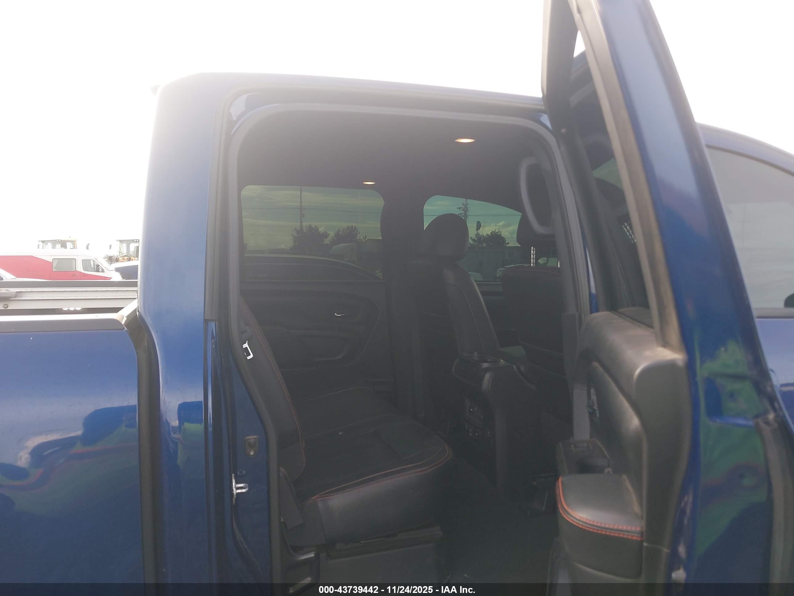 NISSAN TITAN image 8