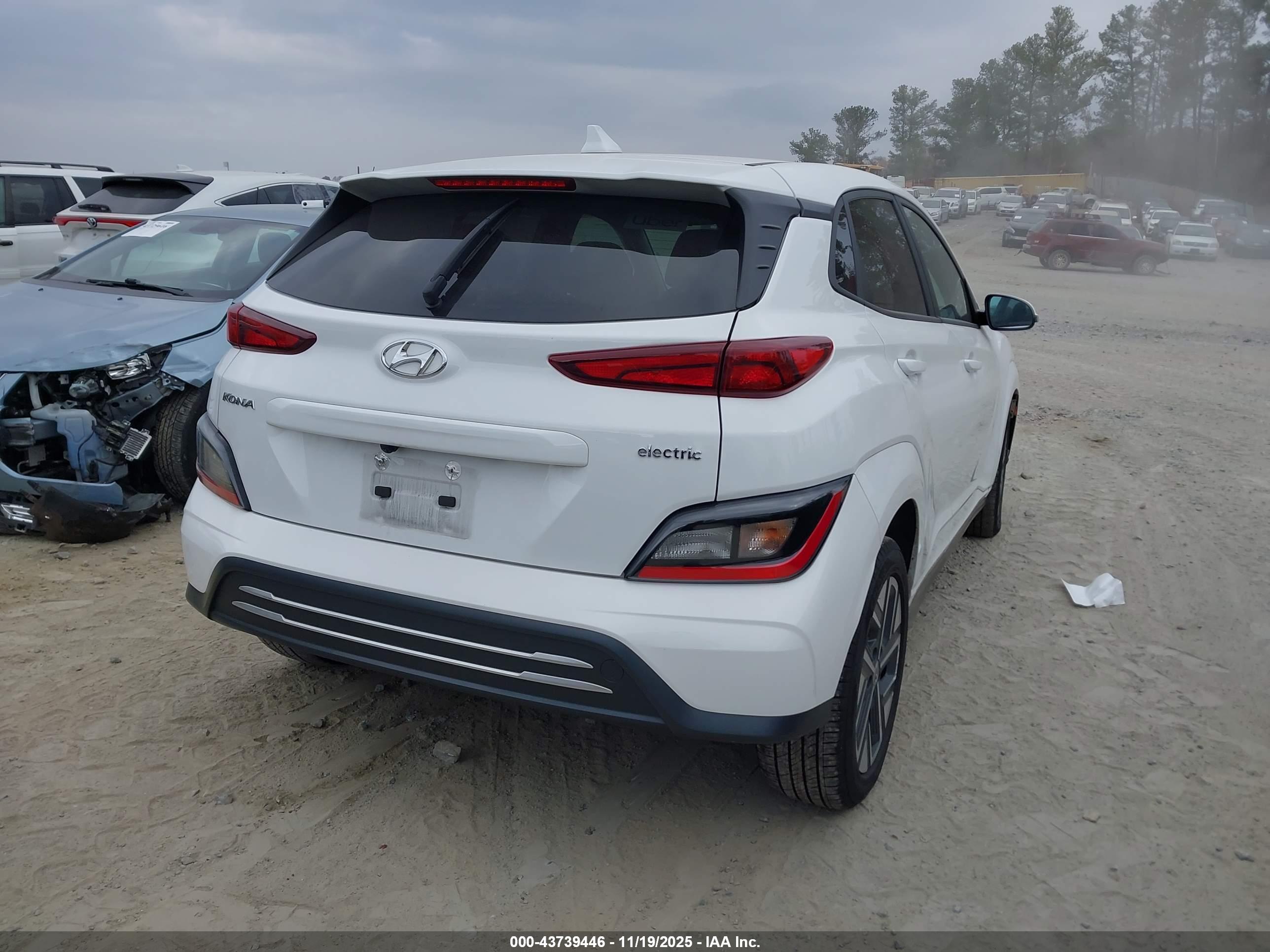 HYUNDAI KONA image 4