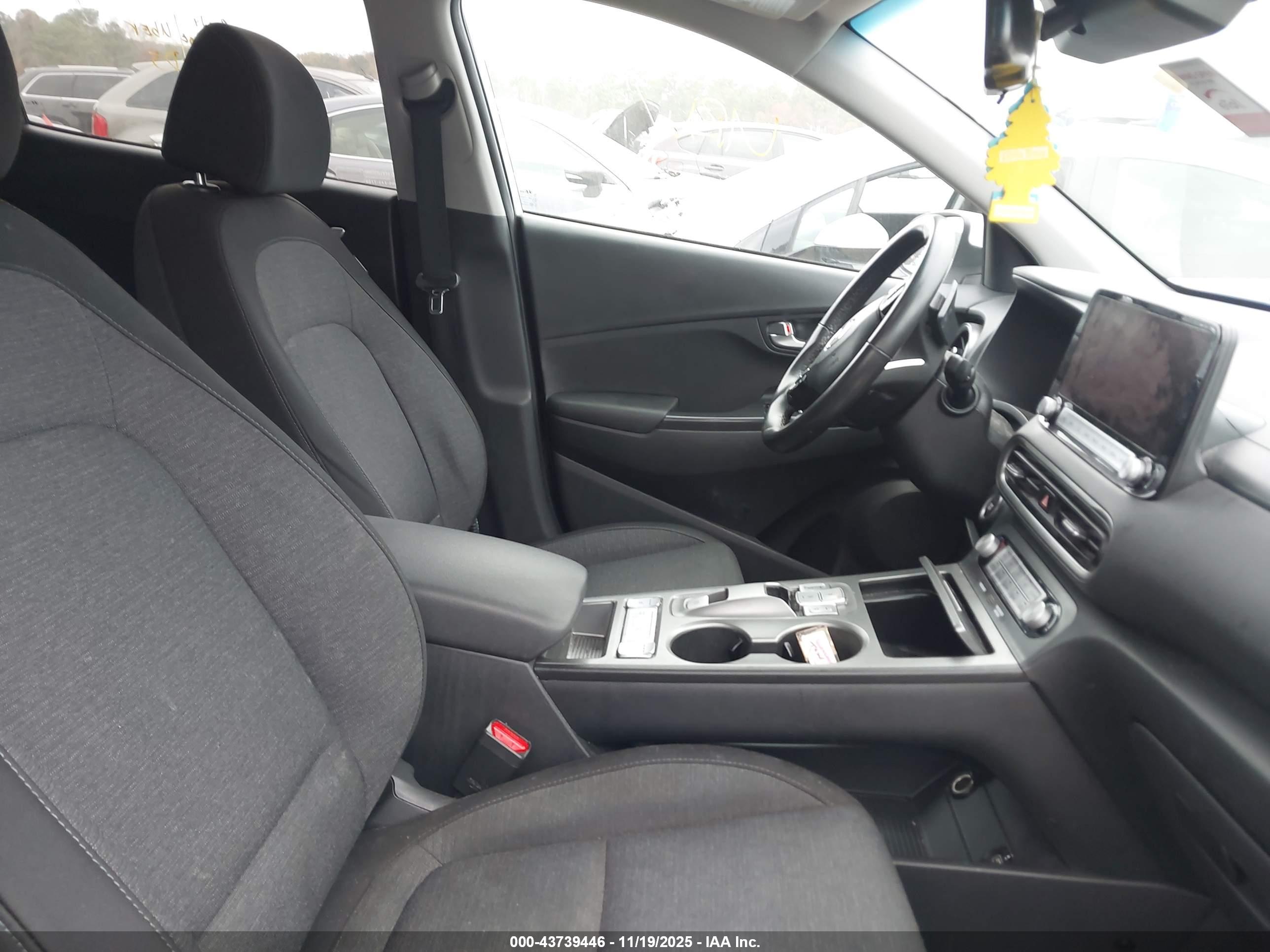 HYUNDAI KONA image 5
