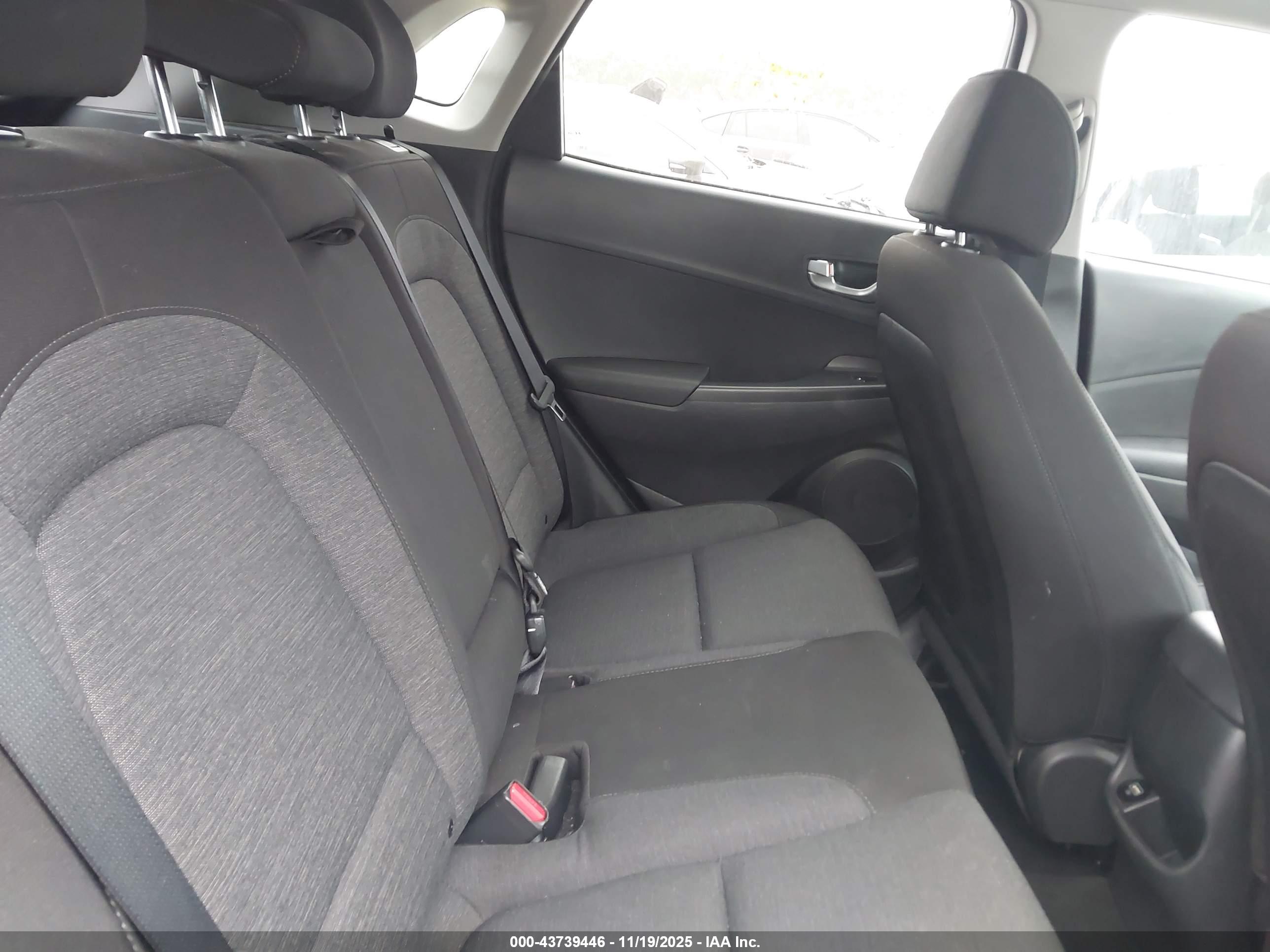 HYUNDAI KONA image 8