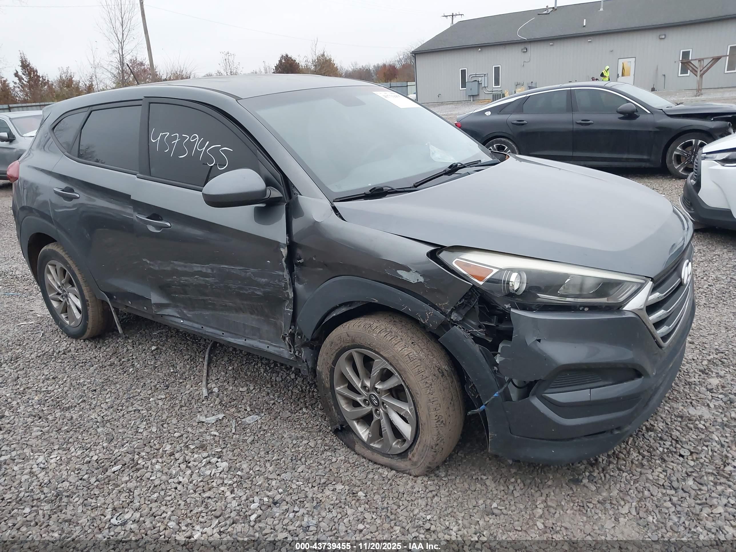 HYUNDAI TUCSON image 6