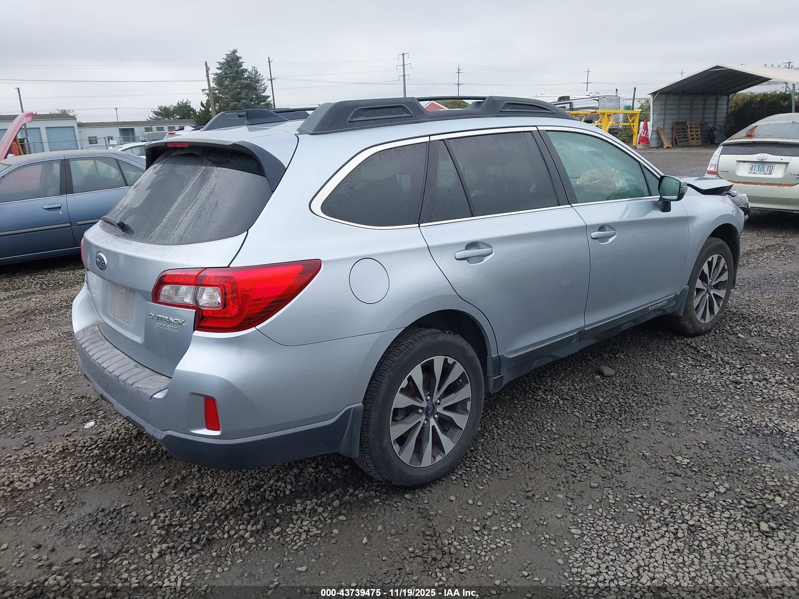 SUBARU OUTBACK image 4