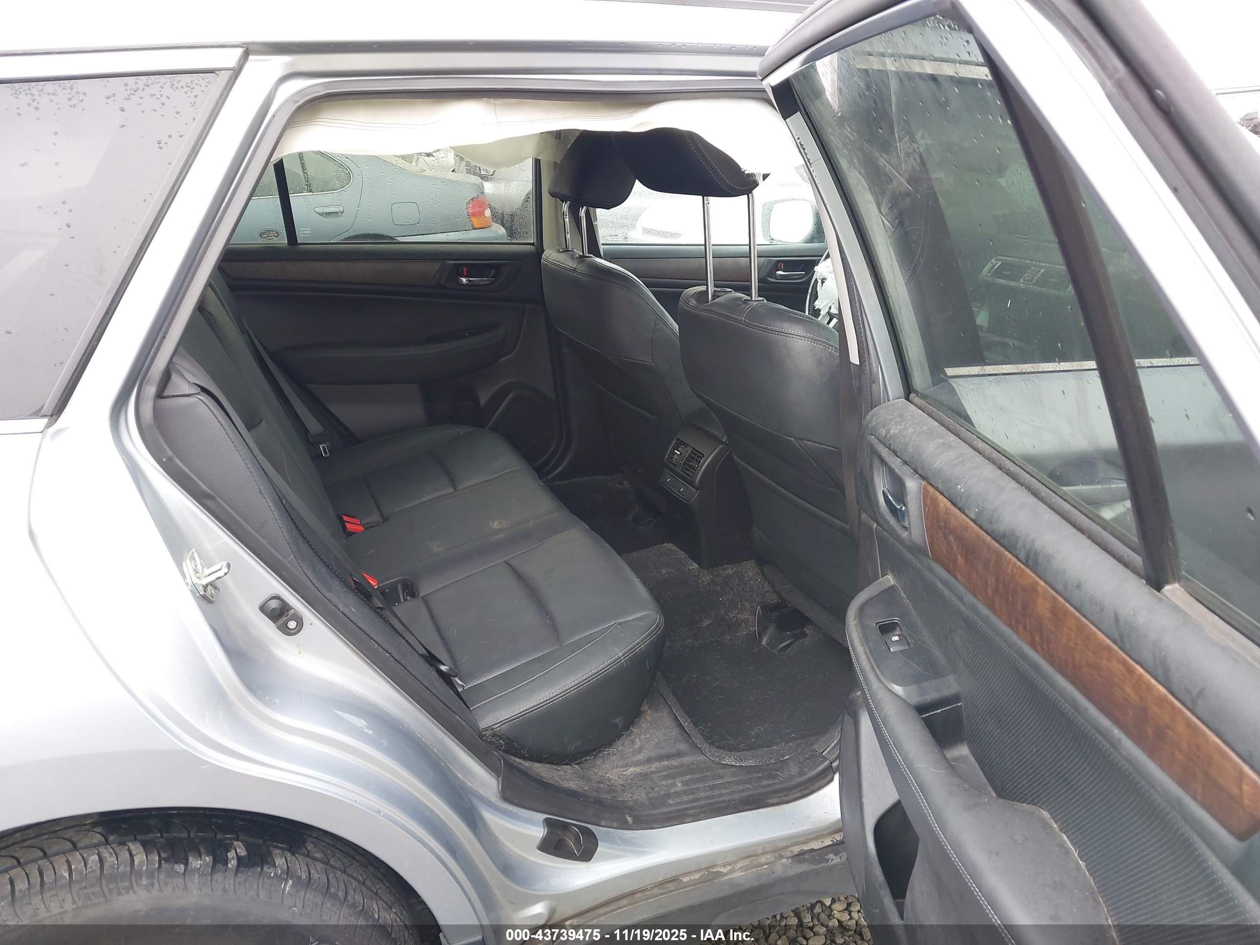 SUBARU OUTBACK image 8