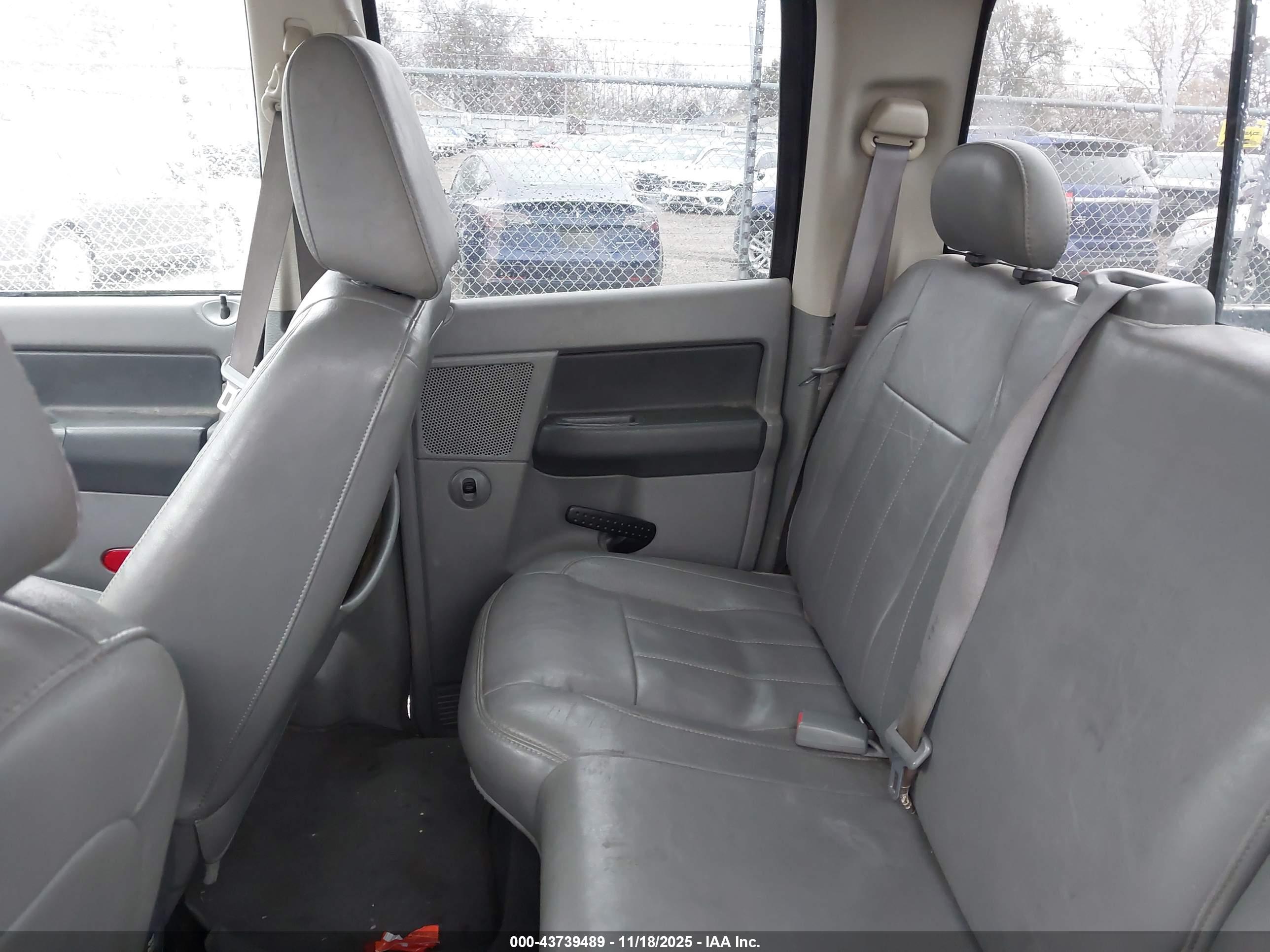 DODGE RAM image 8
