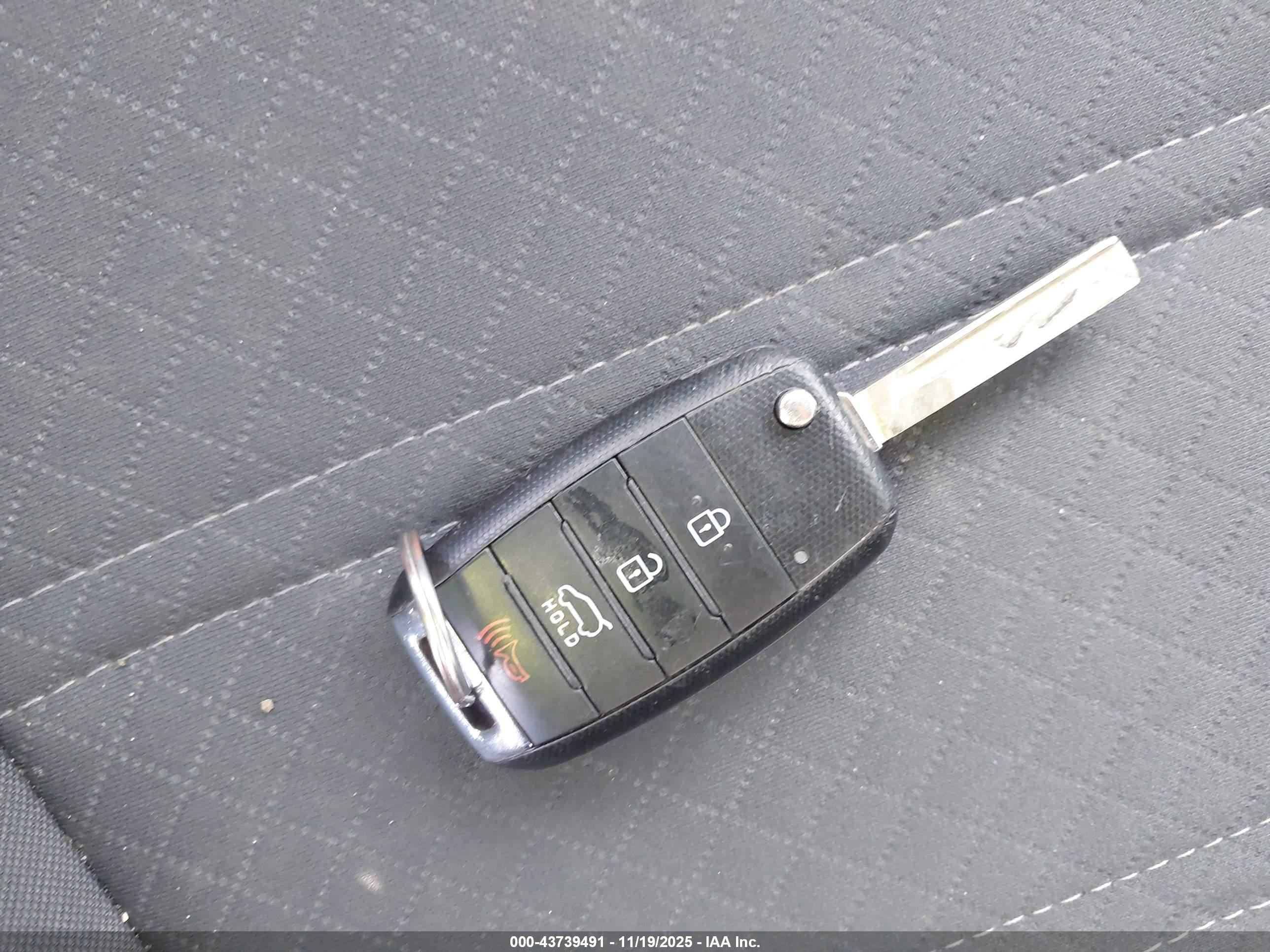 KIA SORENTO image 11