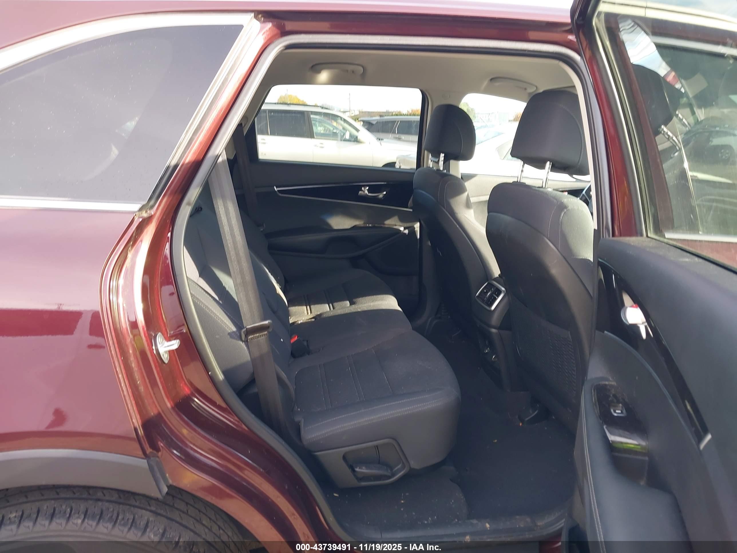 KIA SORENTO image 8