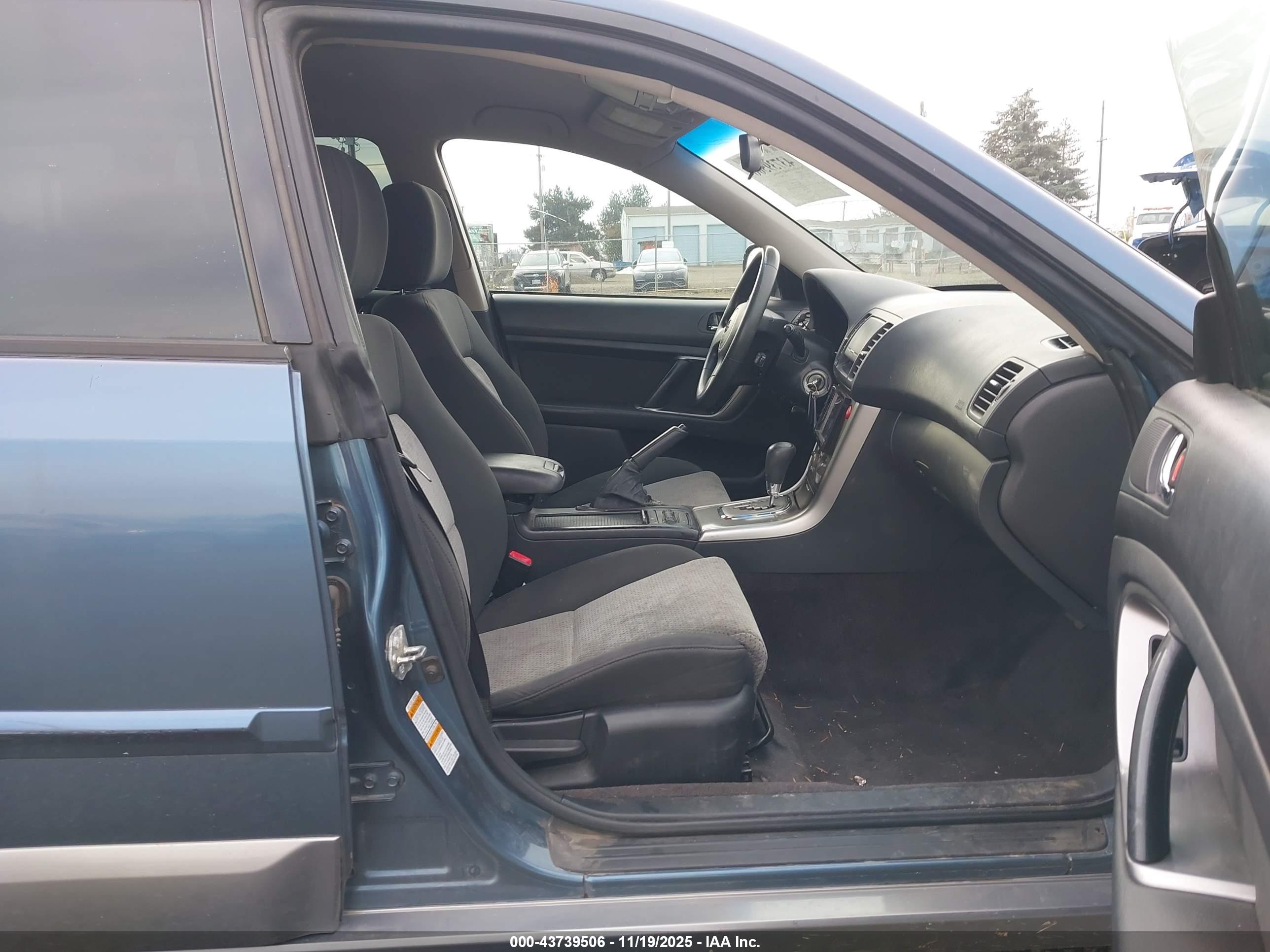 SUBARU OUTBACK image 5