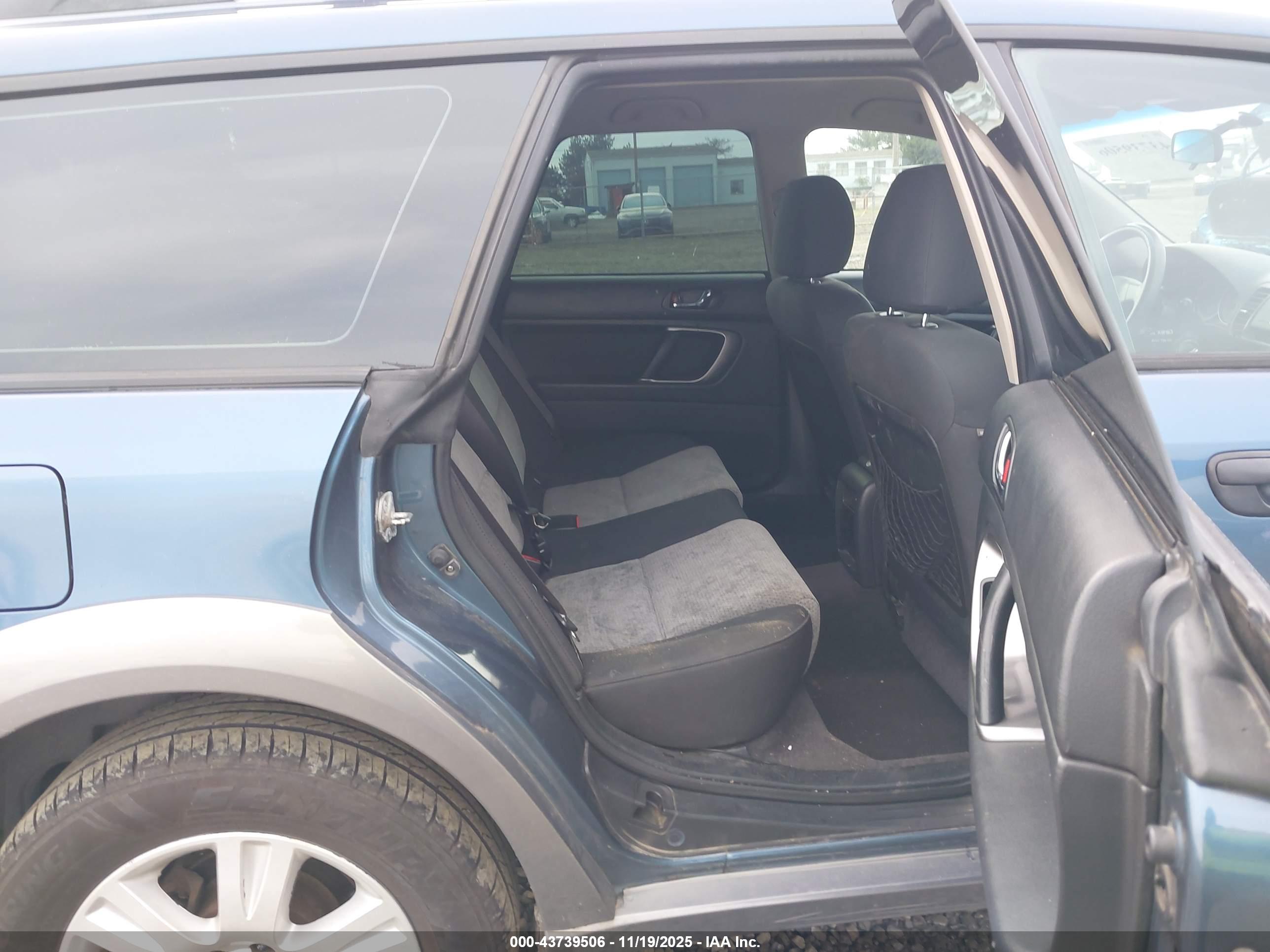 SUBARU OUTBACK image 8