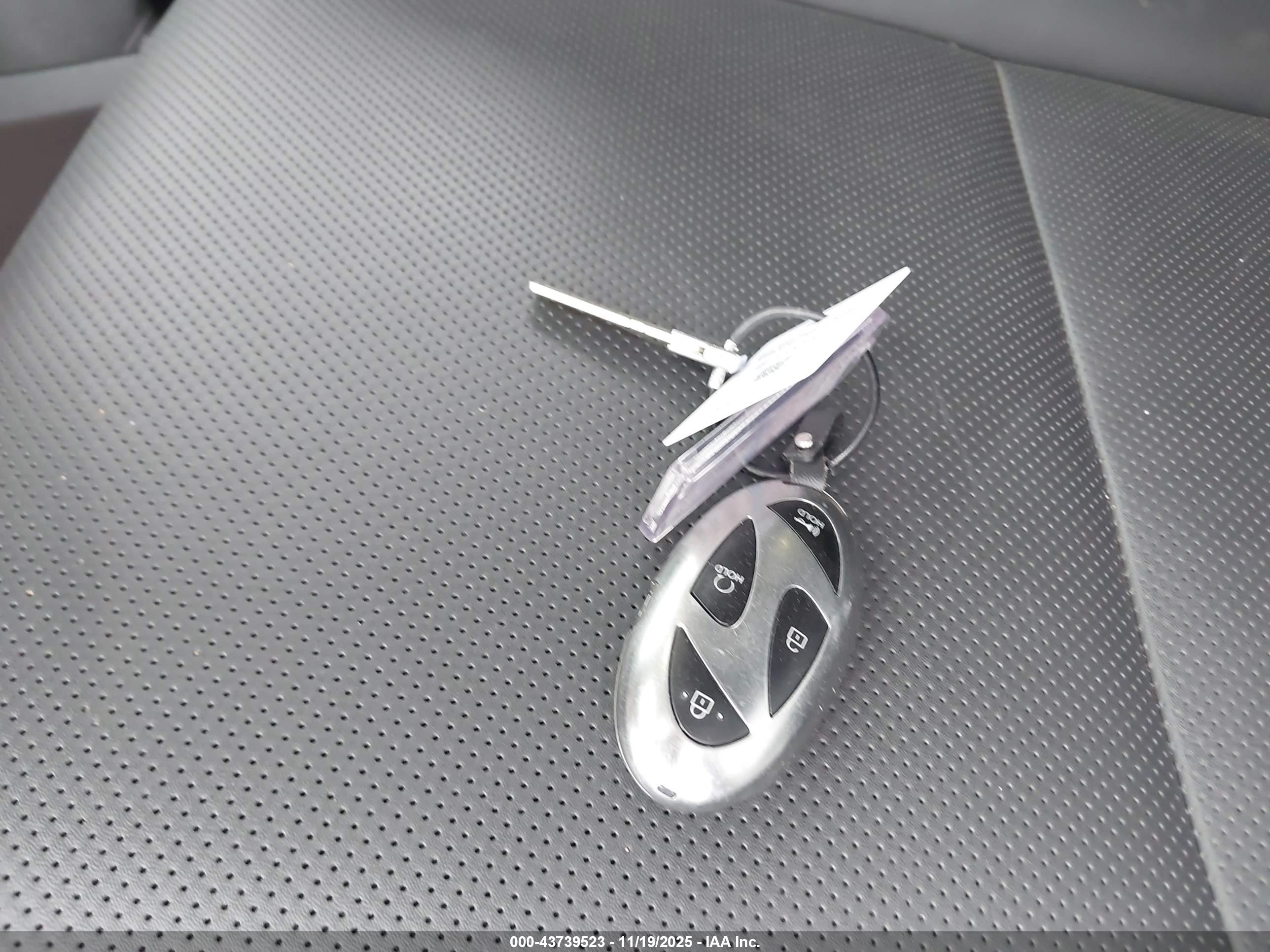 HYUNDAI SANTA image 11