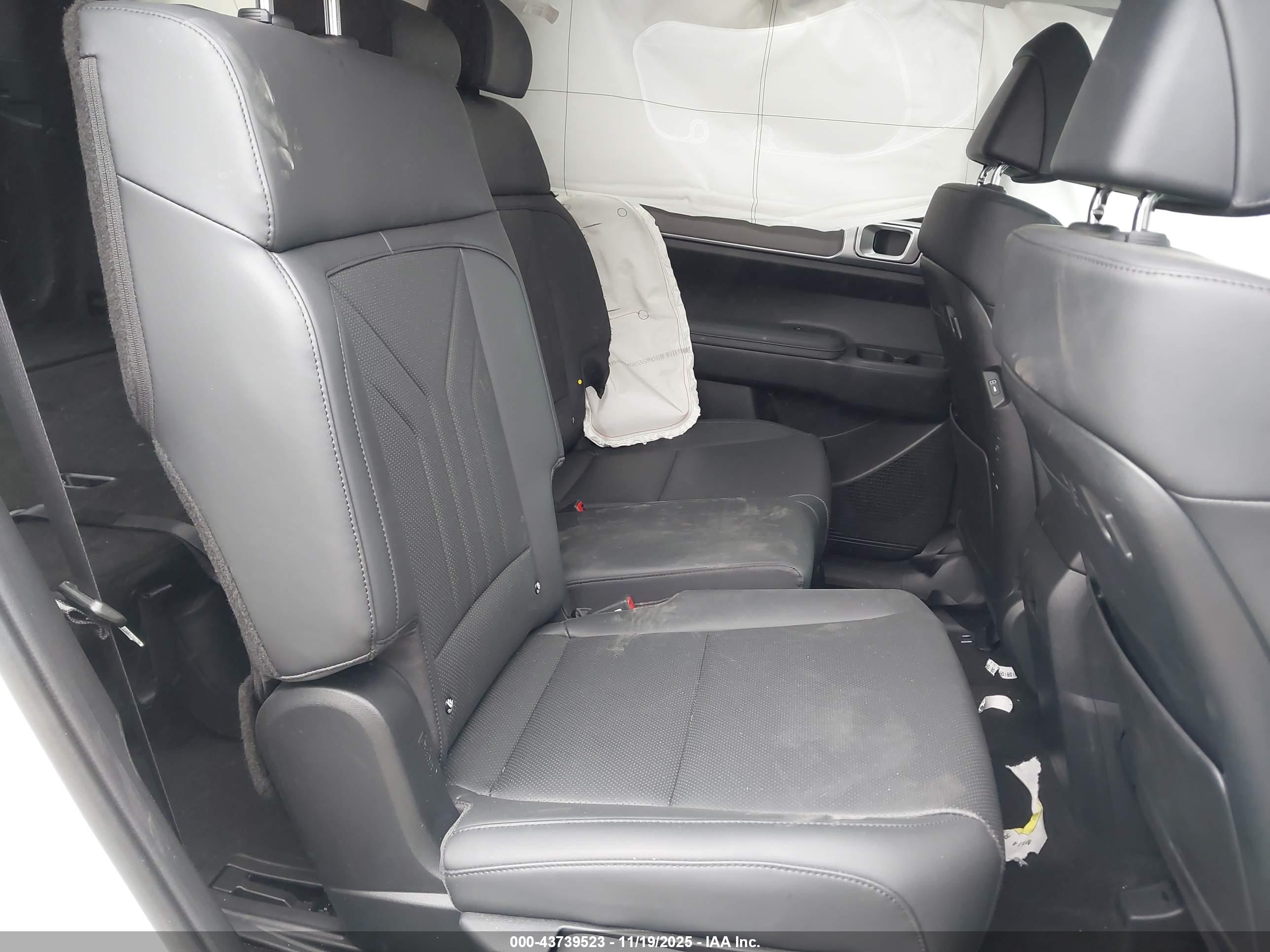 HYUNDAI SANTA image 8