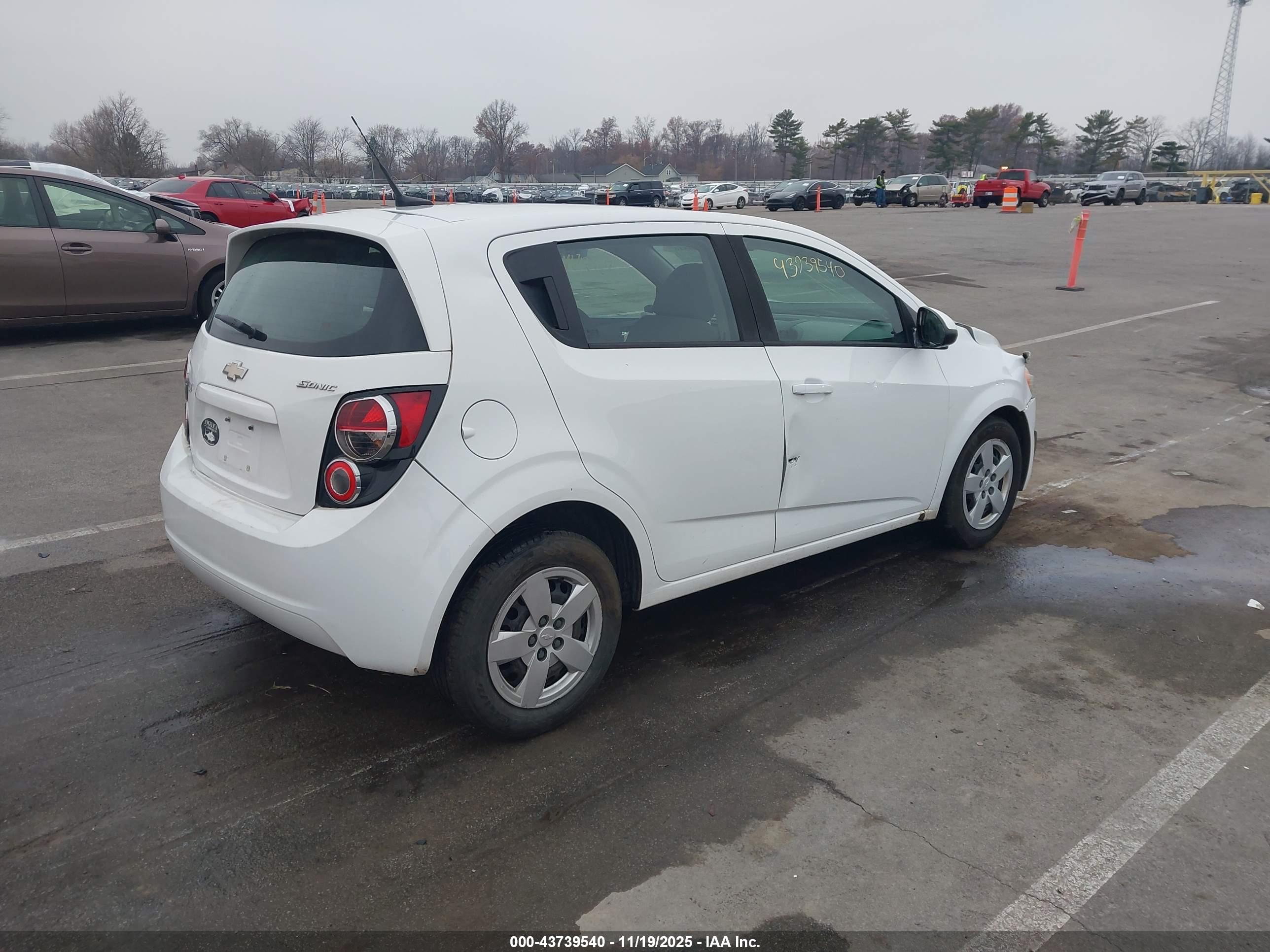 CHEVROLET SONIC image 4