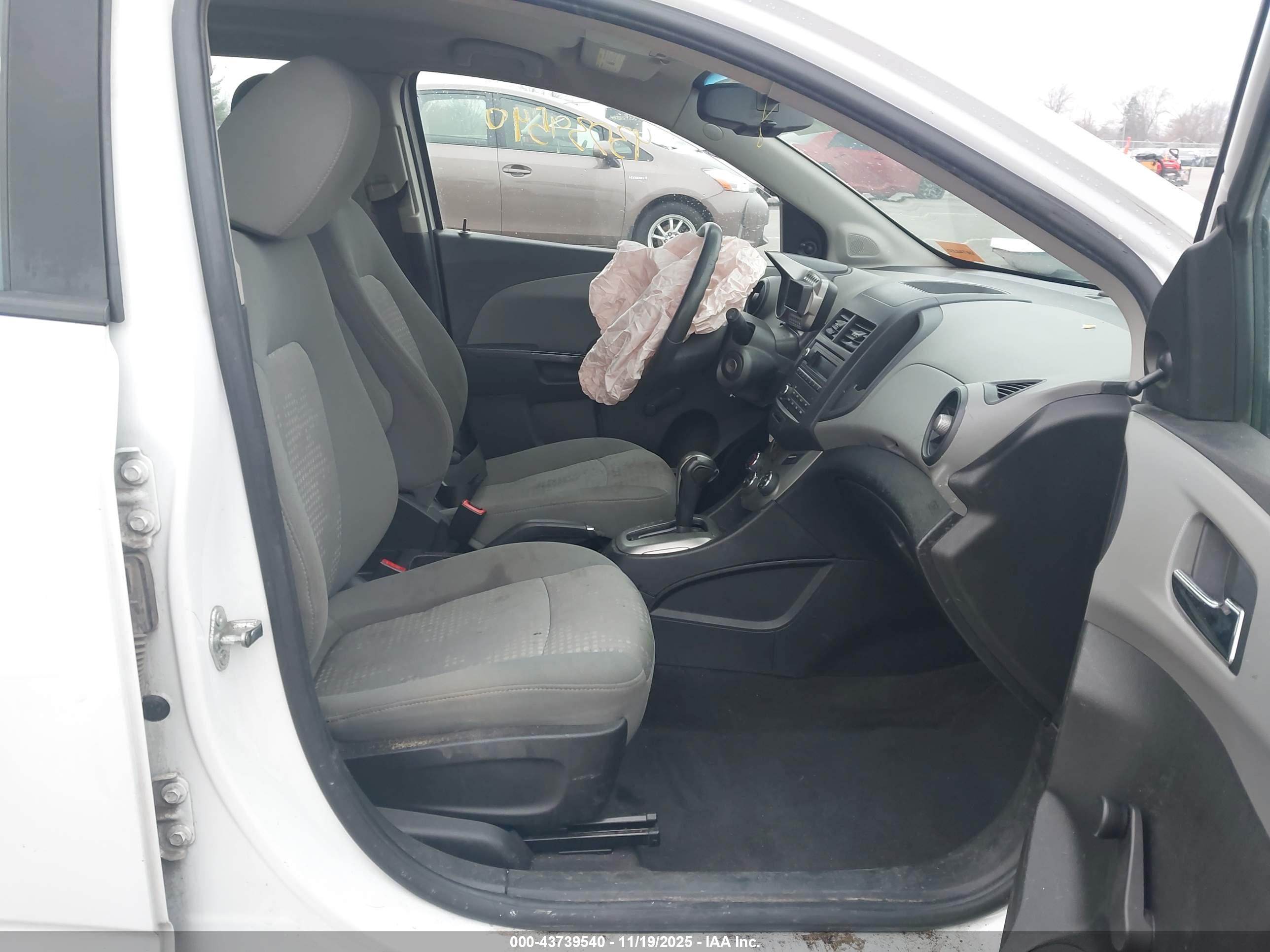 CHEVROLET SONIC image 5