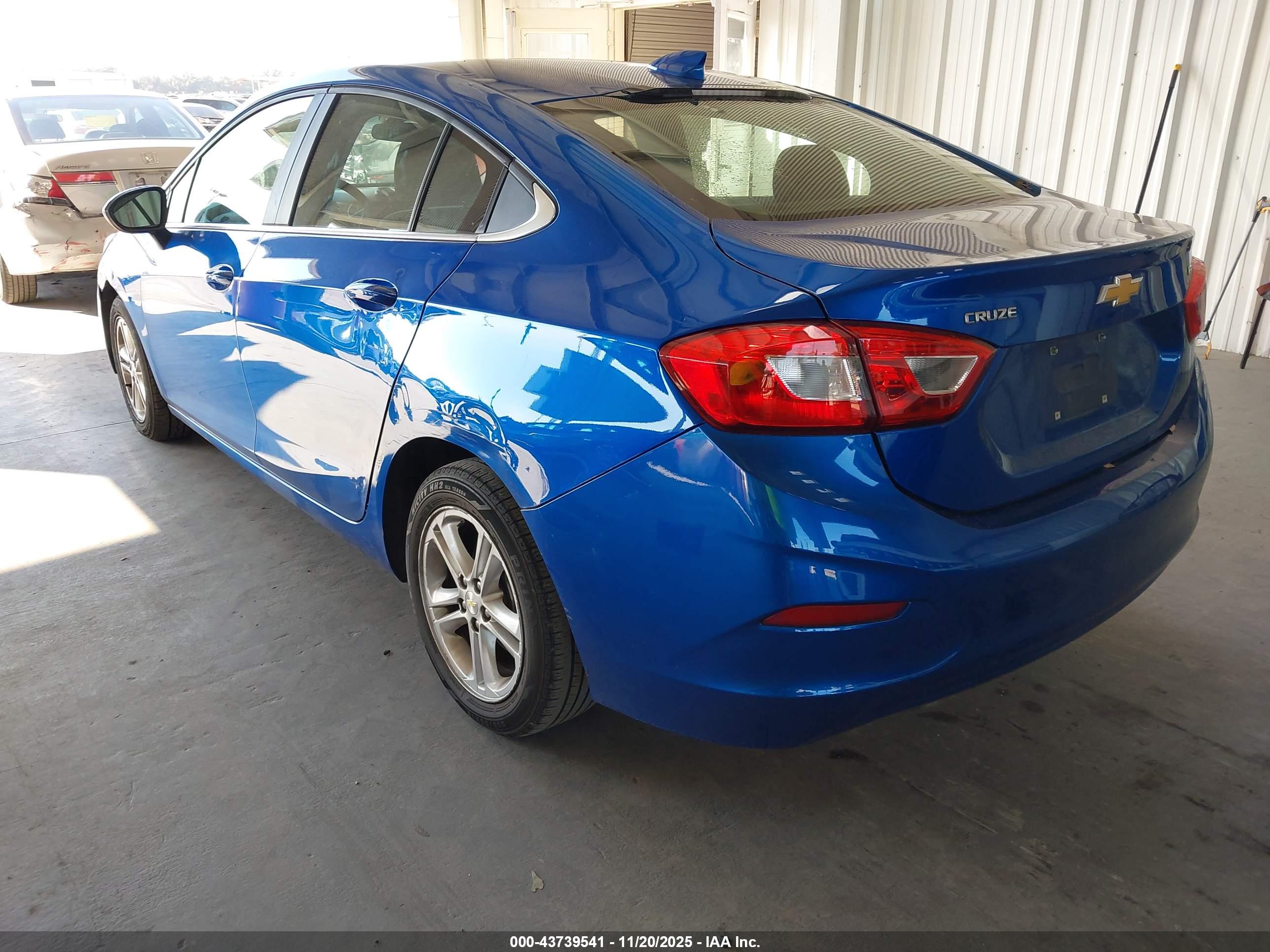 CHEVROLET CRUZE image 3