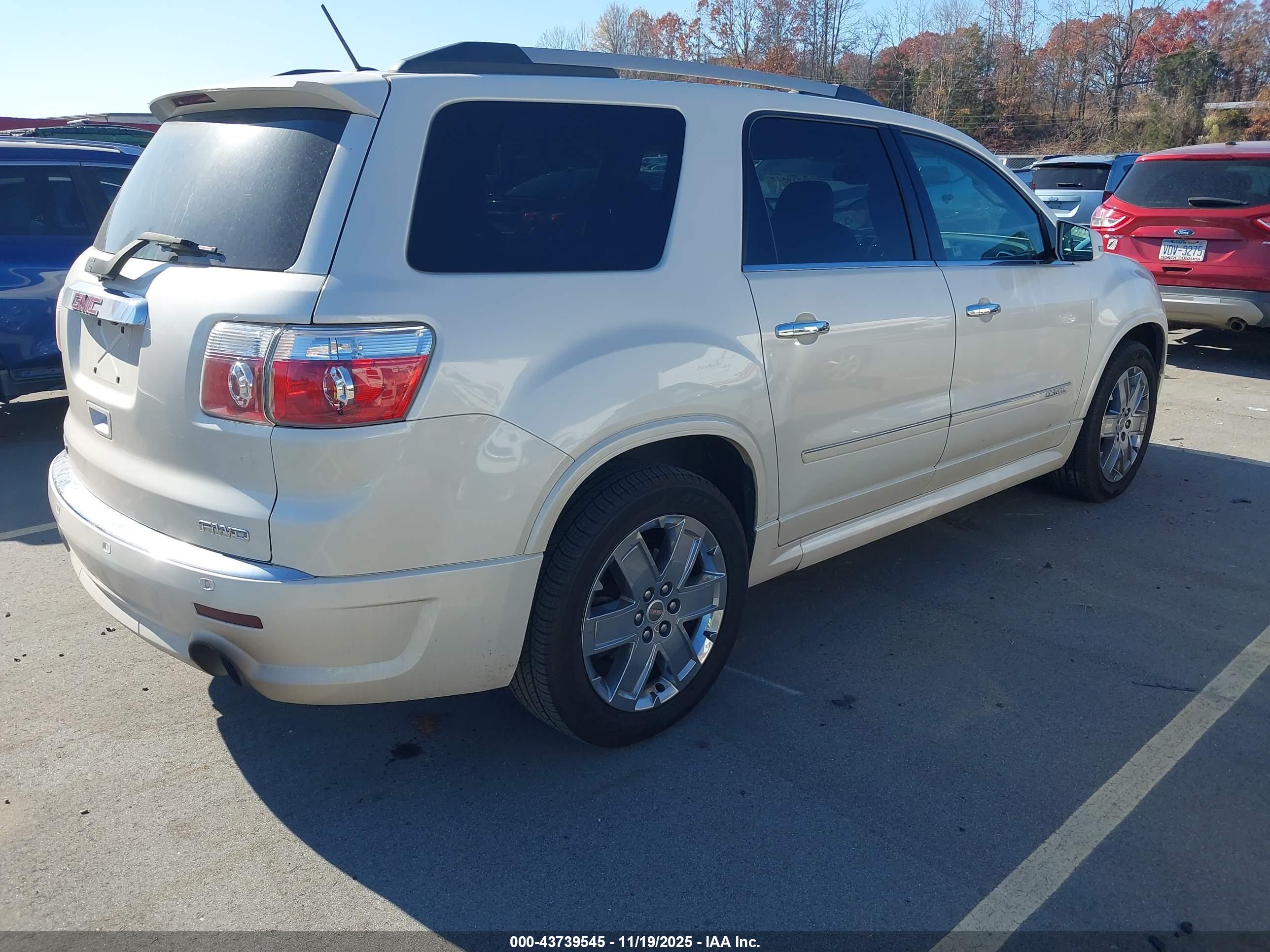 GMC ACADIA image 4