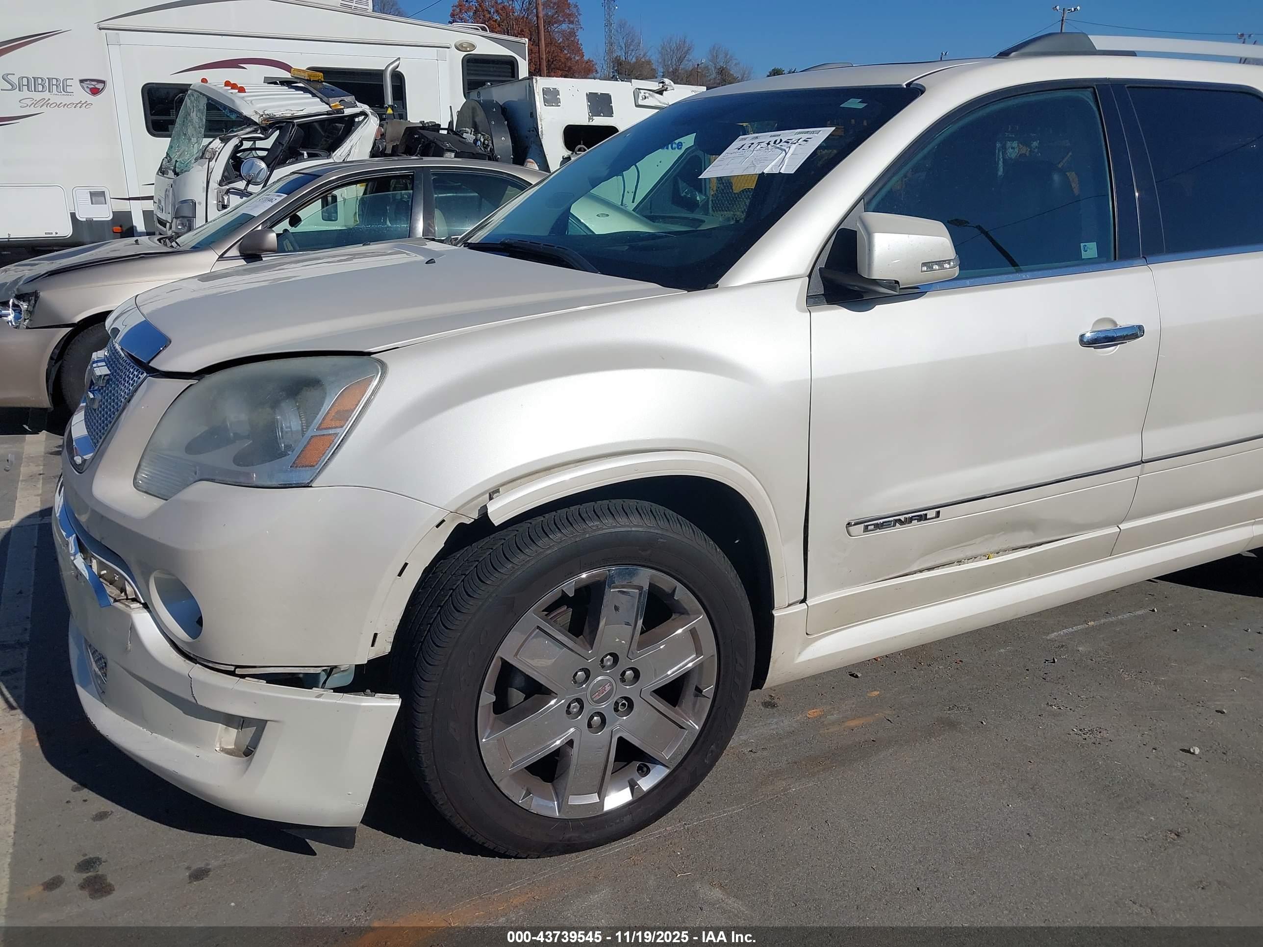 GMC ACADIA image 6