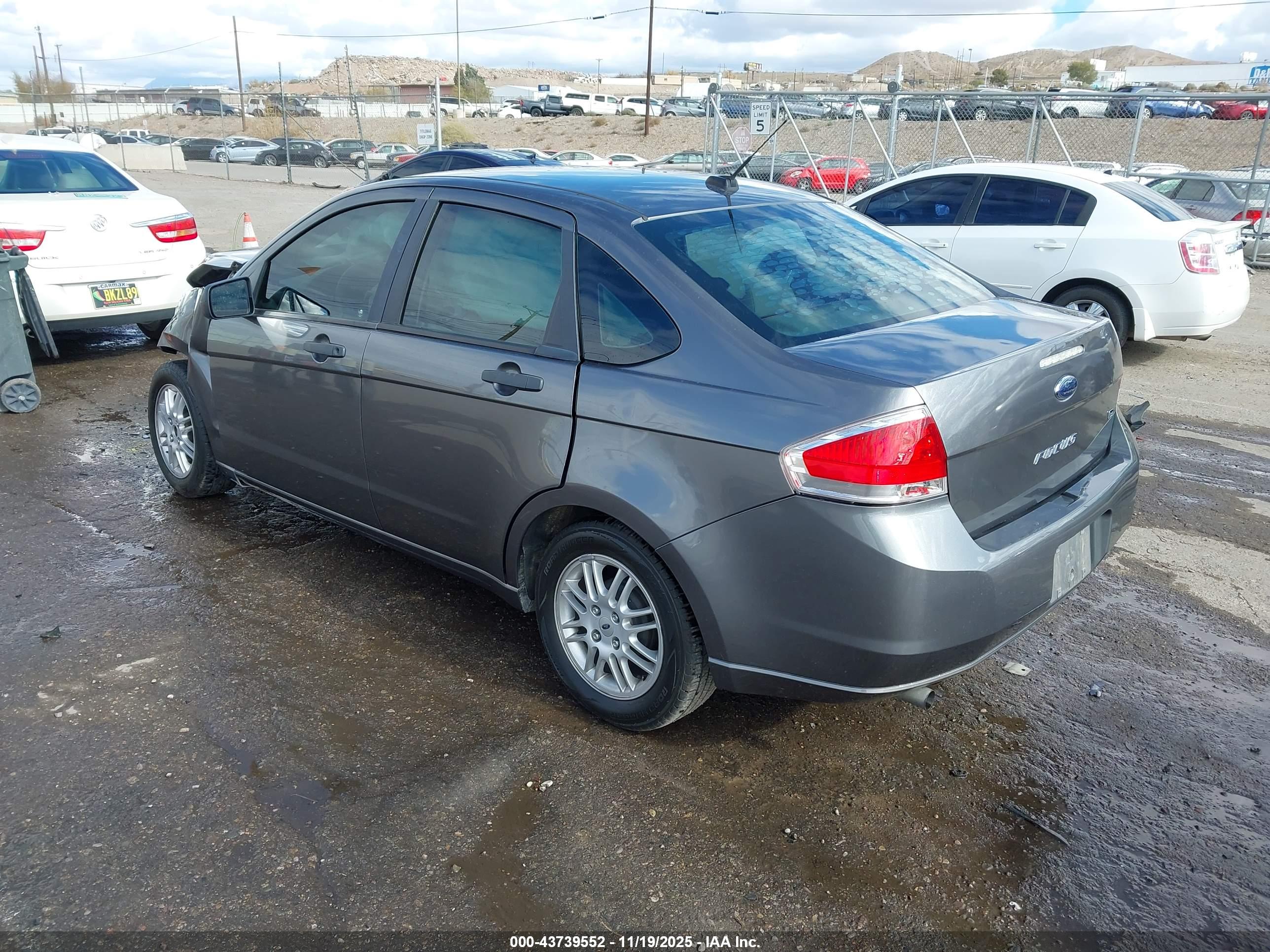 FORD FOCUS image 3