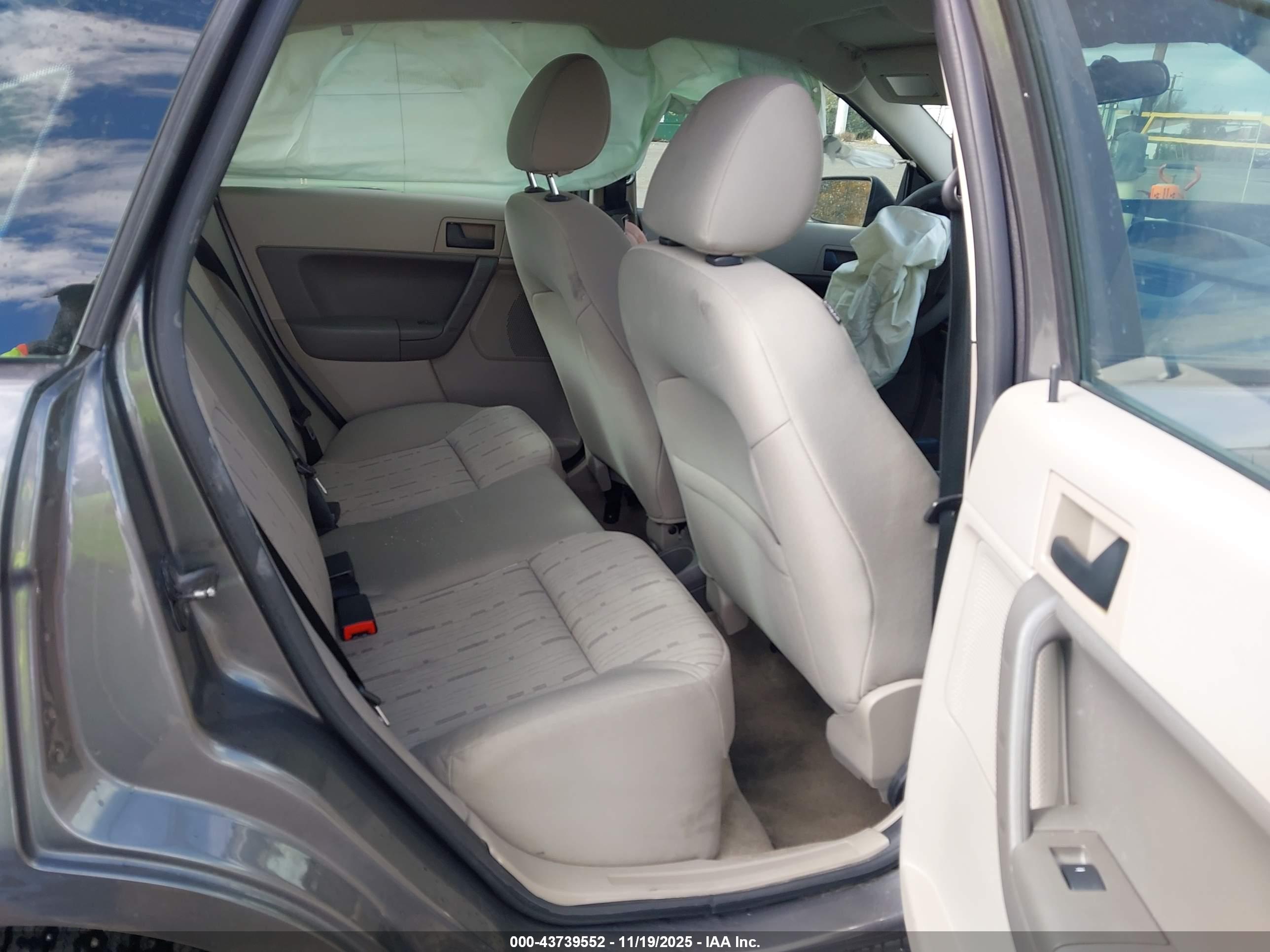 FORD FOCUS image 8