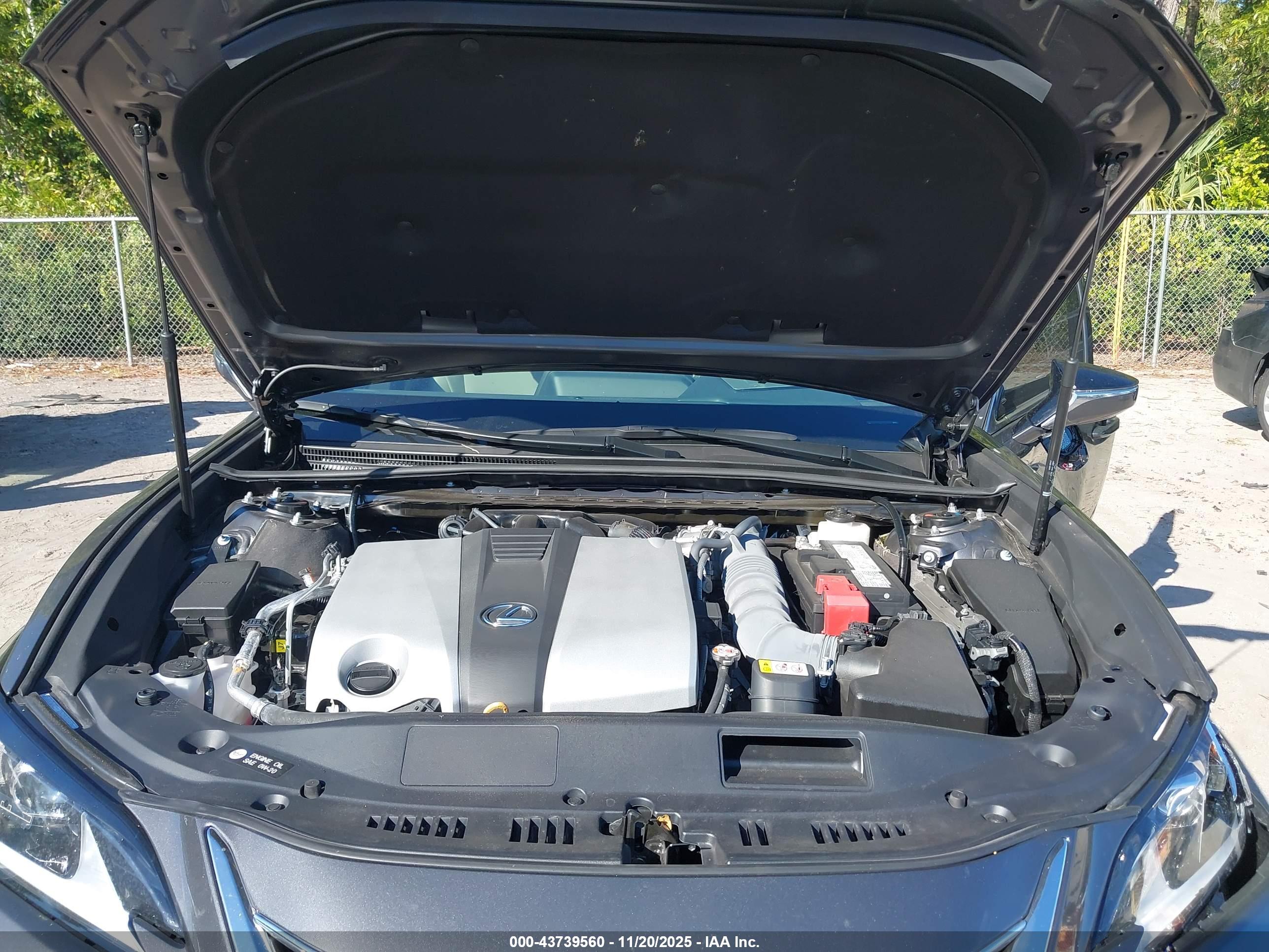 LEXUS ES image 10