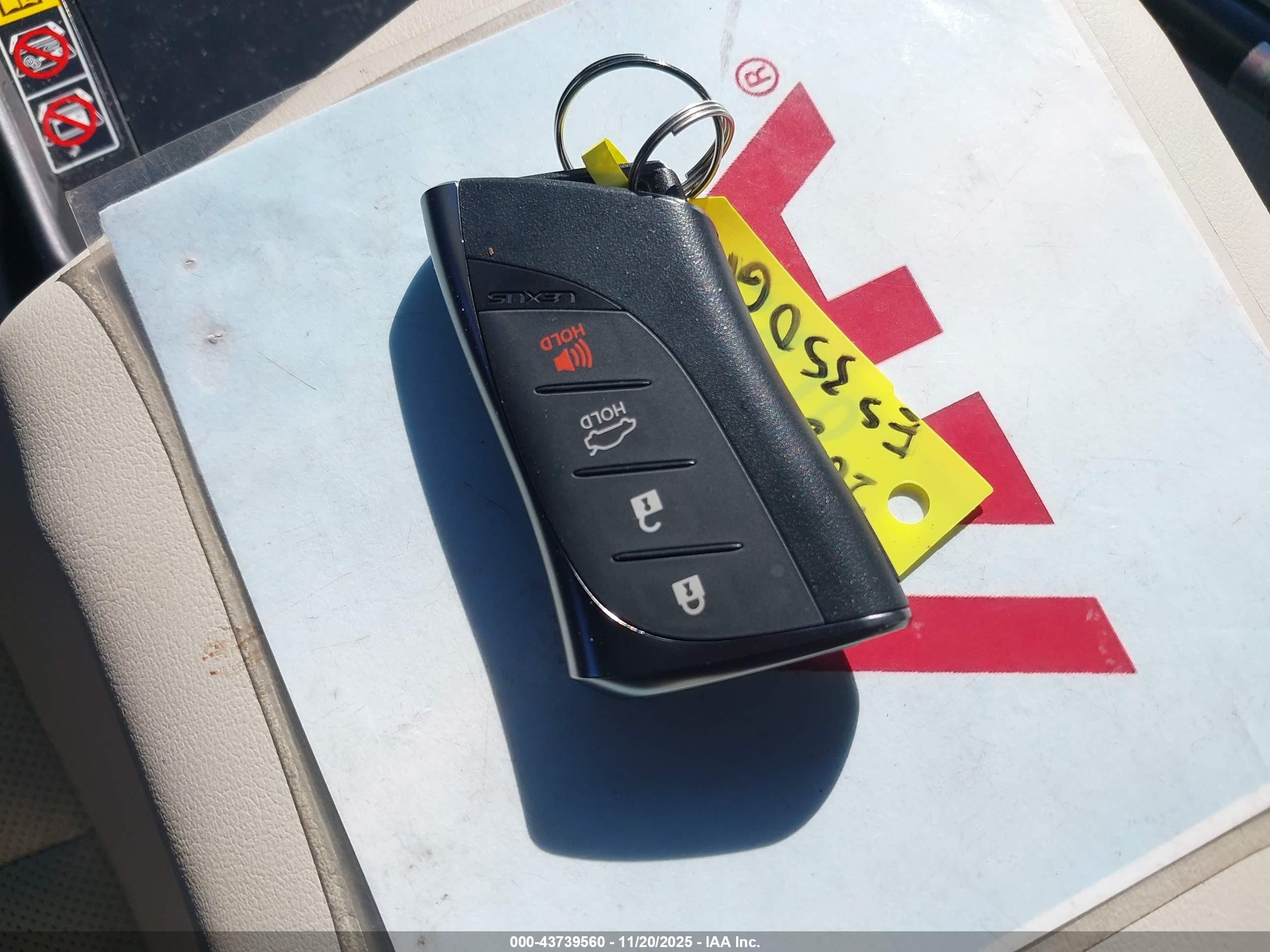 LEXUS ES image 11