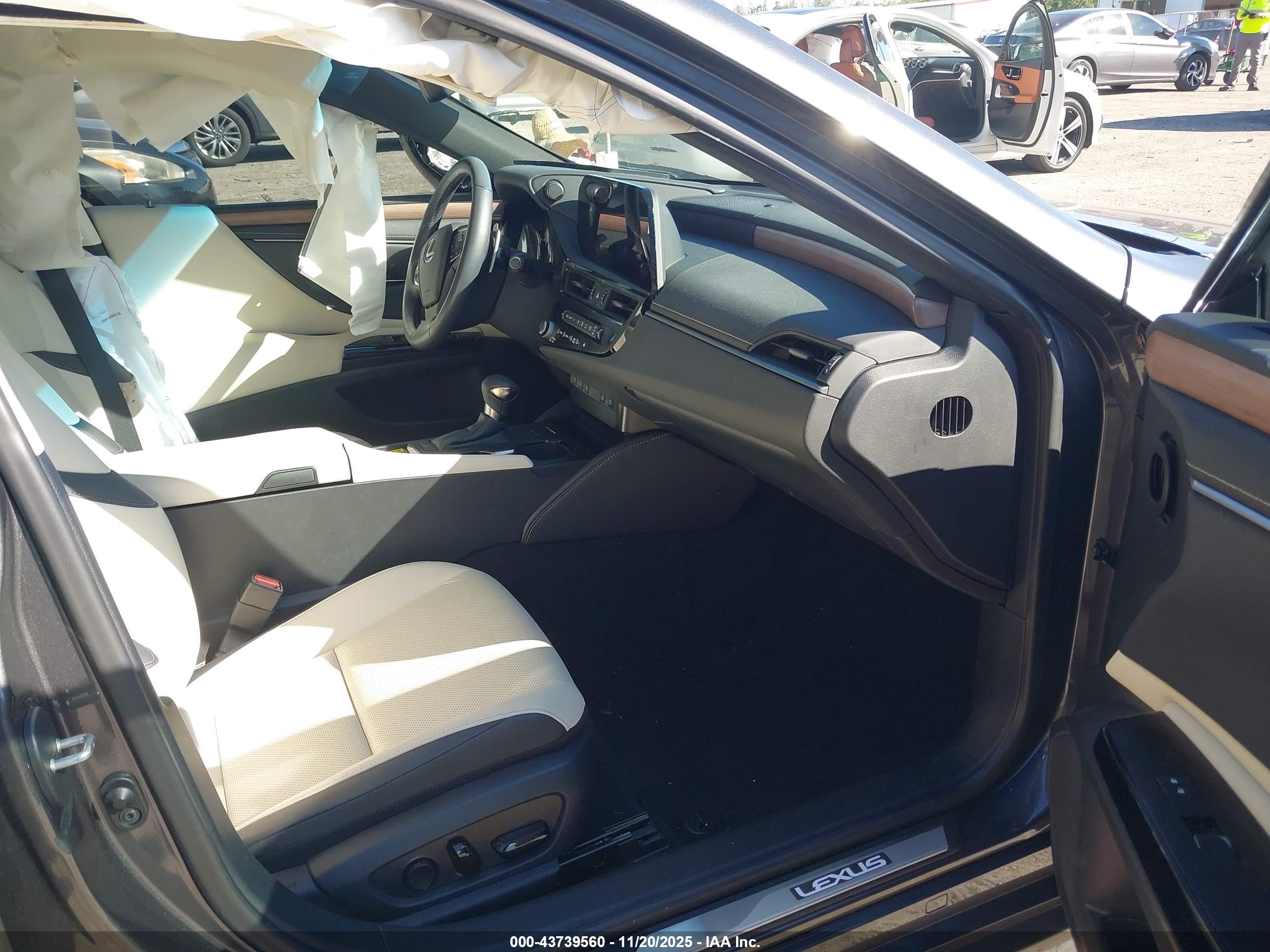LEXUS ES image 5