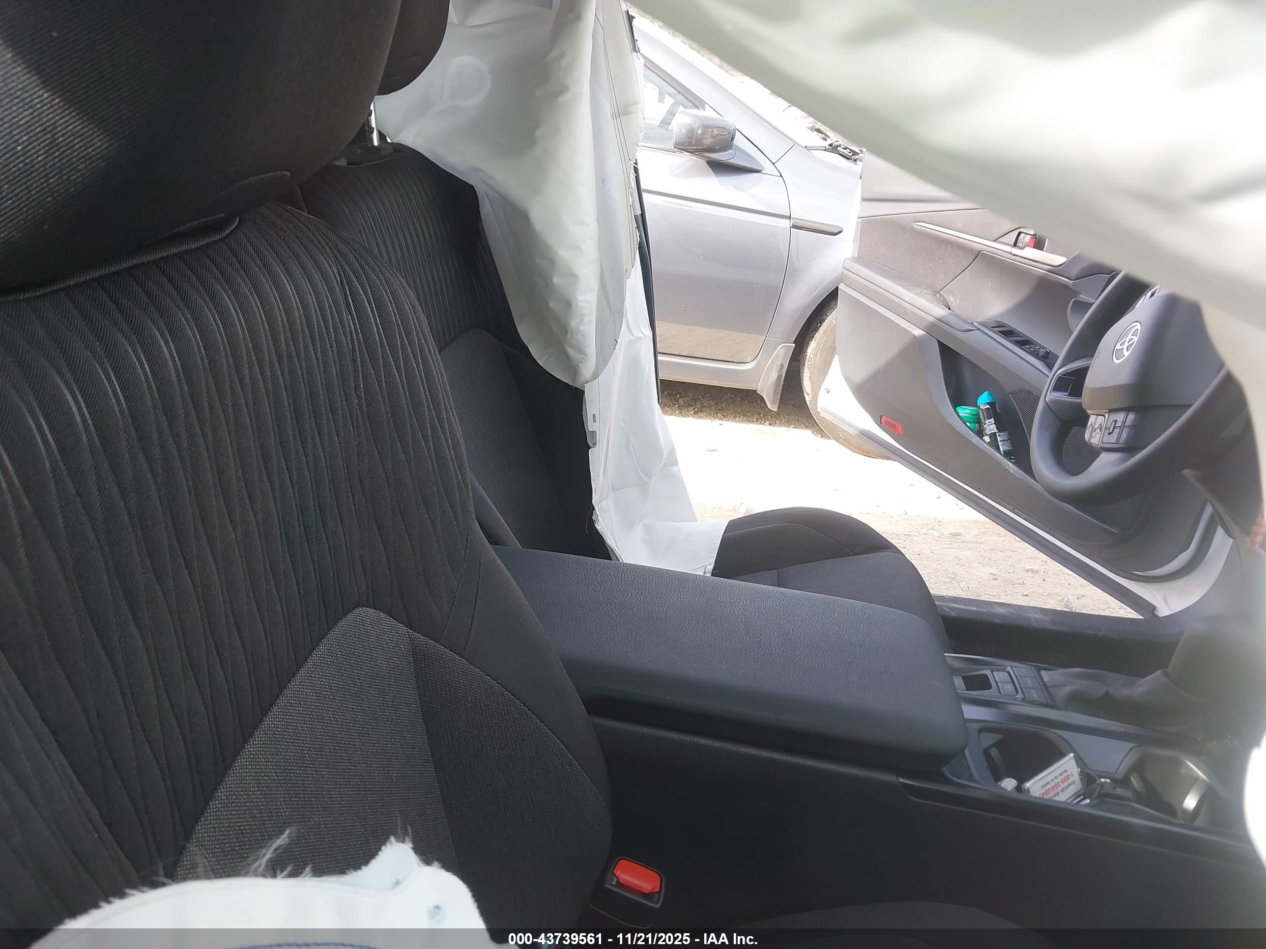 TOYOTA CAMRY image 5