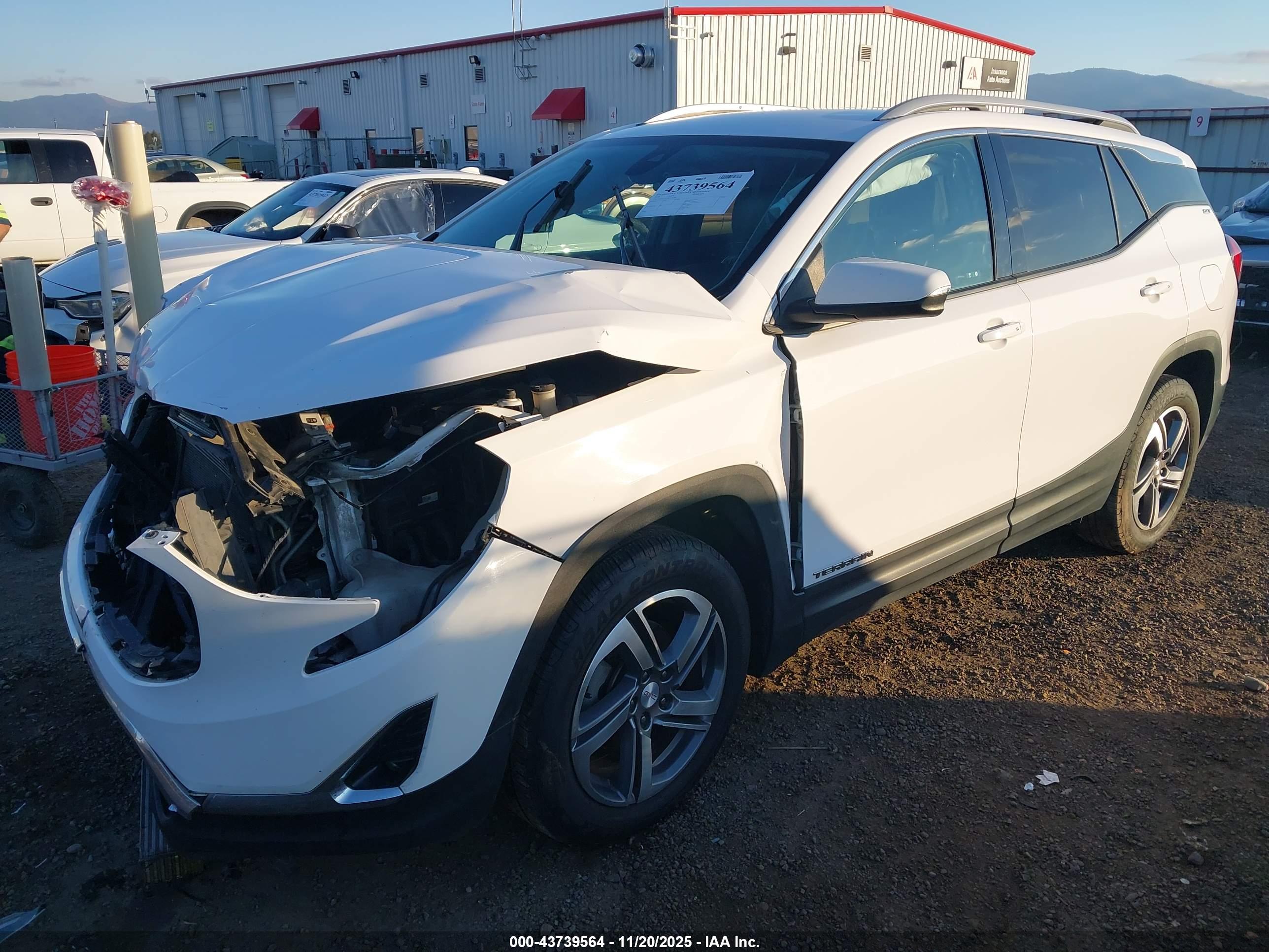 GMC TERRAIN image 2