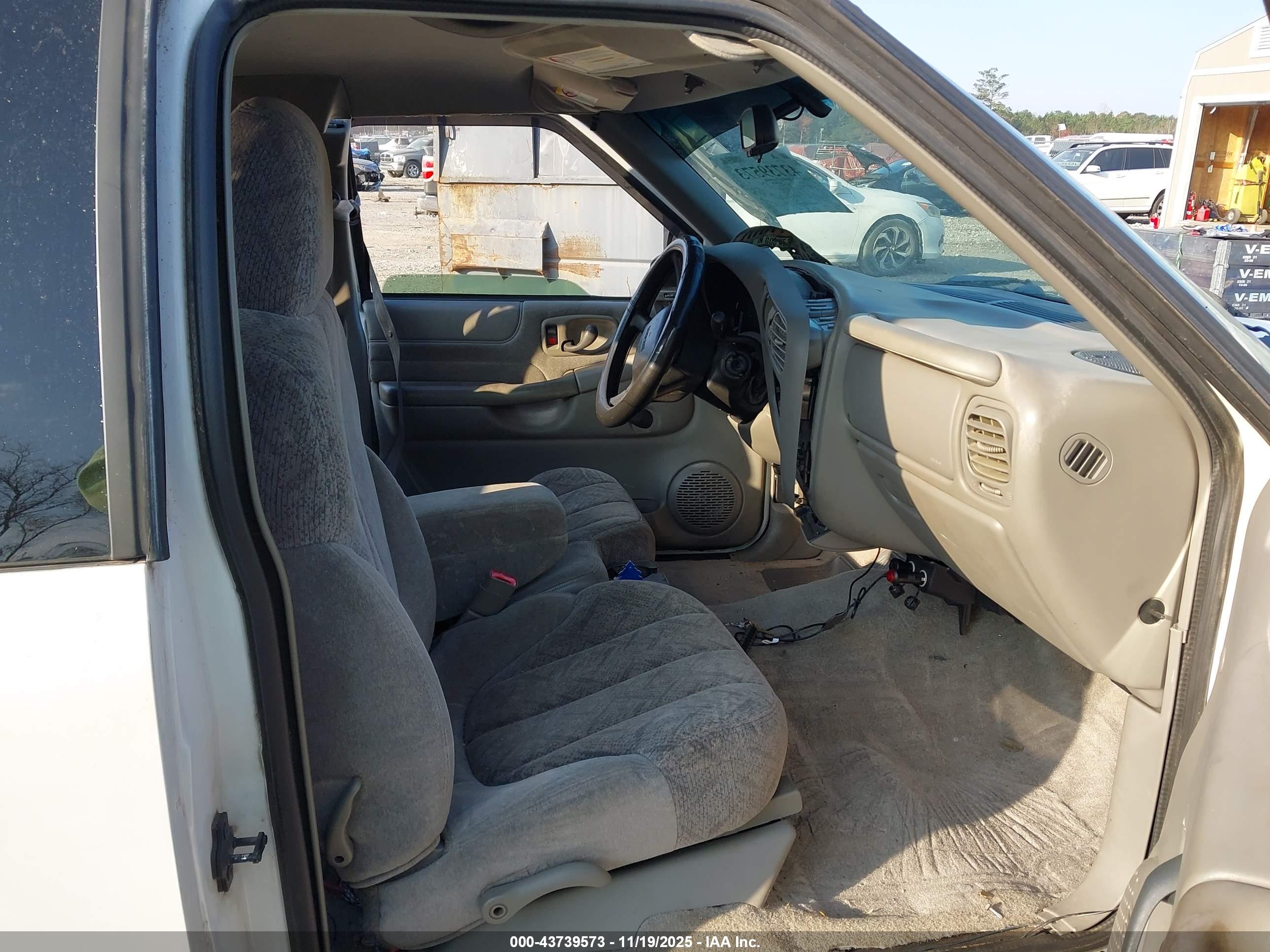 GMC SONOMA image 5