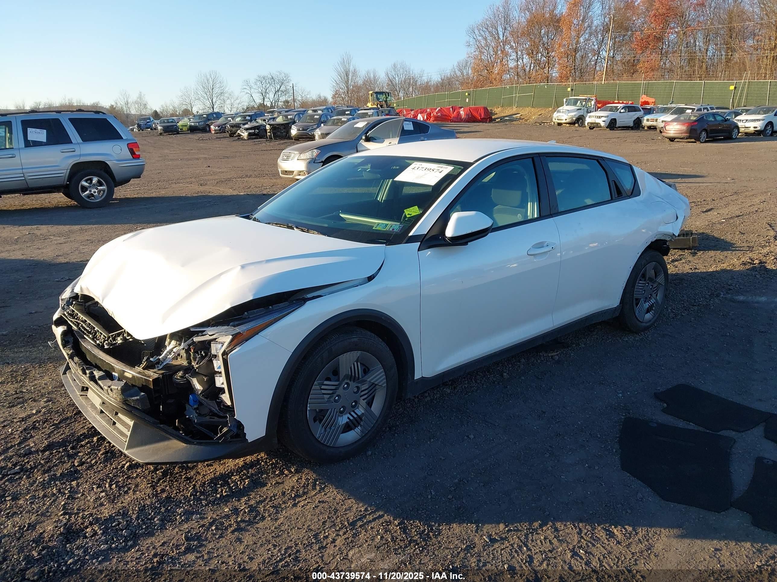 KIA K4 image 2