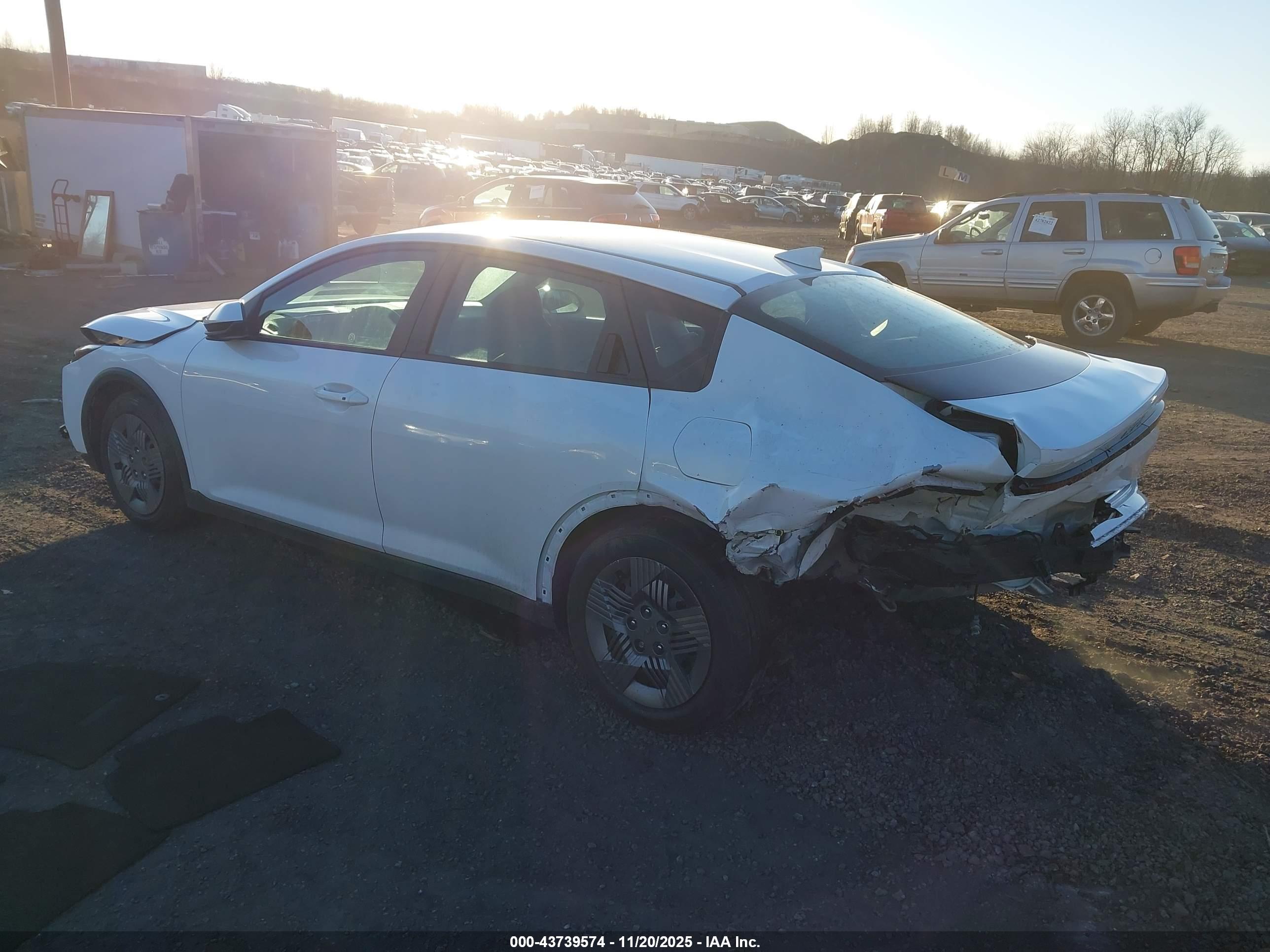 KIA K4 image 3