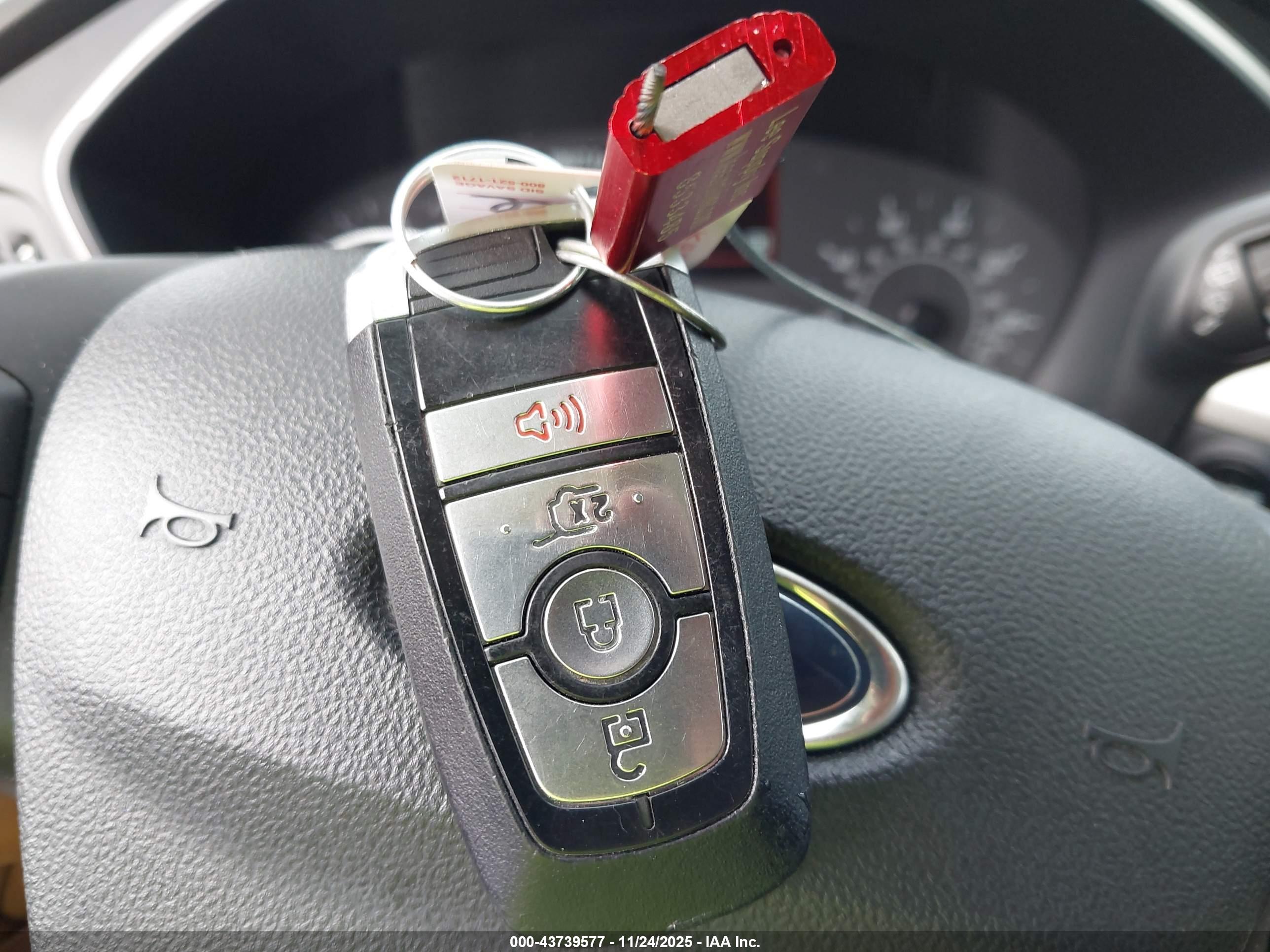 FORD ESCAPE image 11