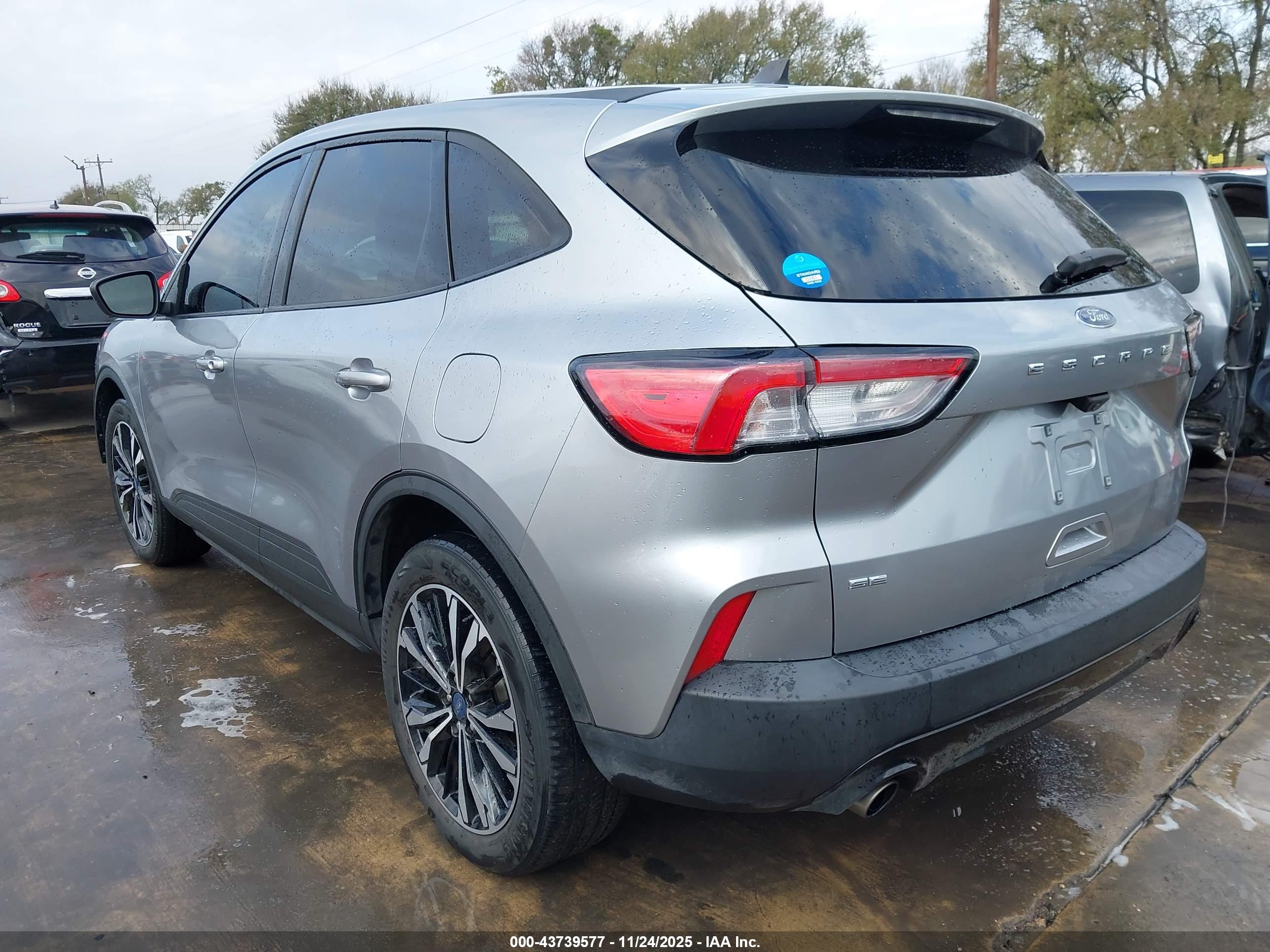 FORD ESCAPE image 3