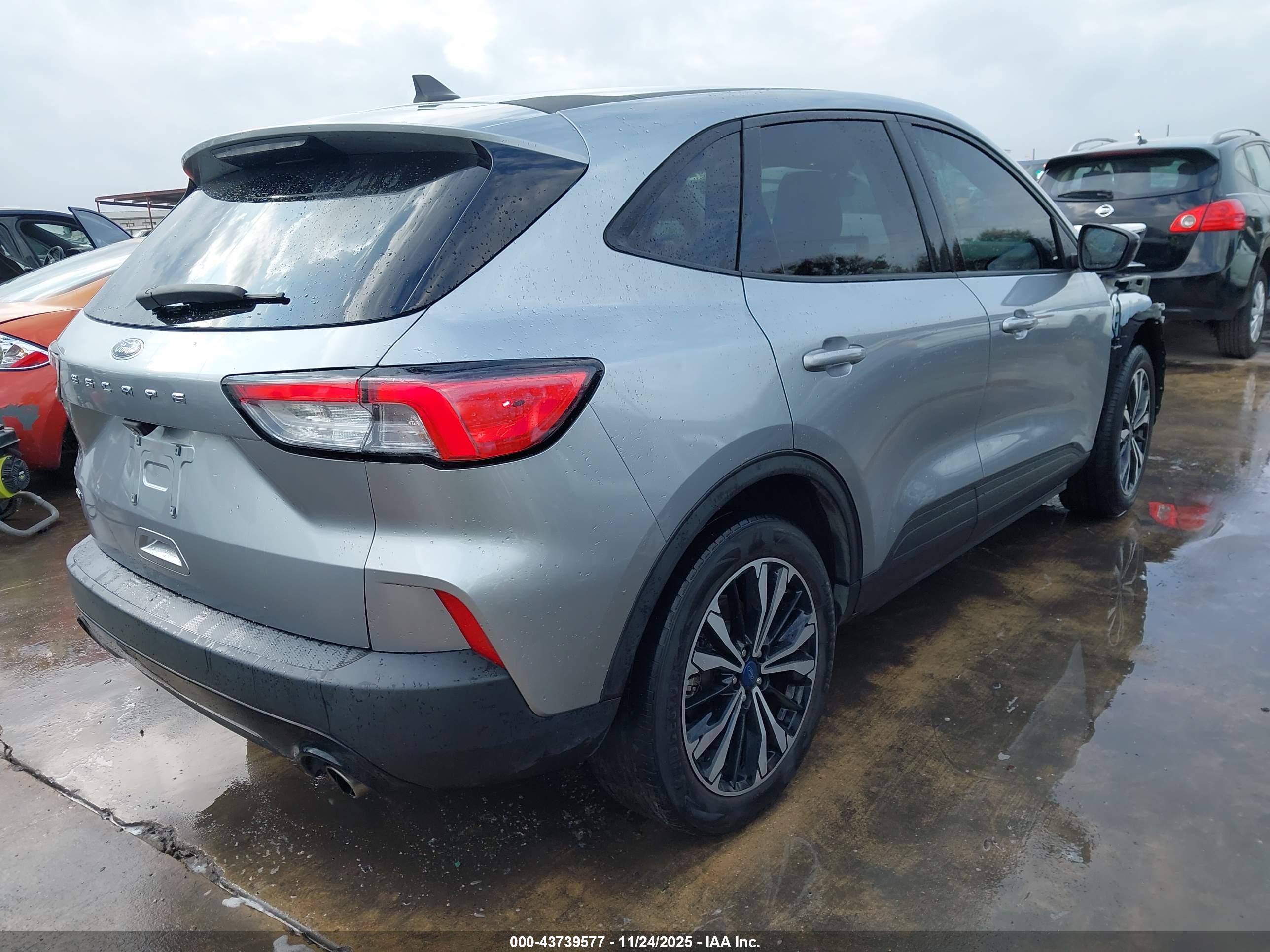 FORD ESCAPE image 4