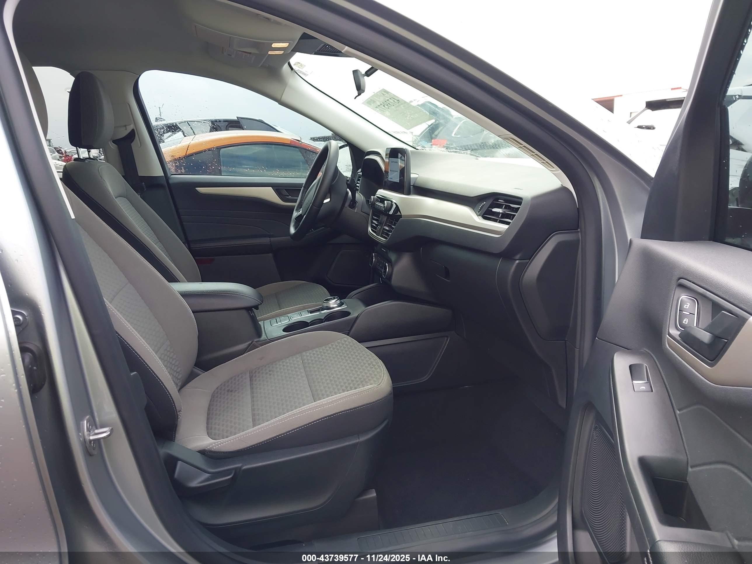 FORD ESCAPE image 5