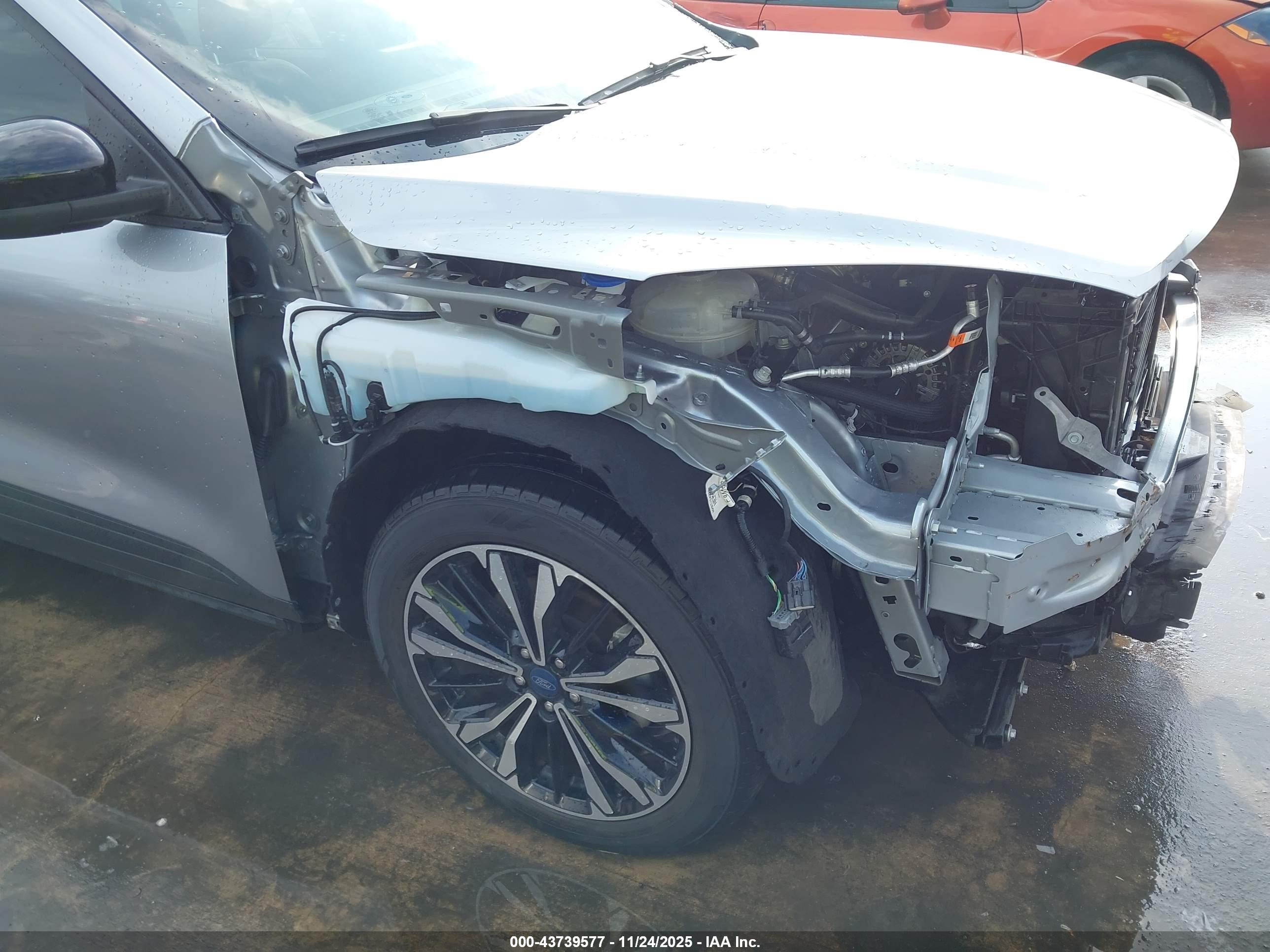 FORD ESCAPE image 6