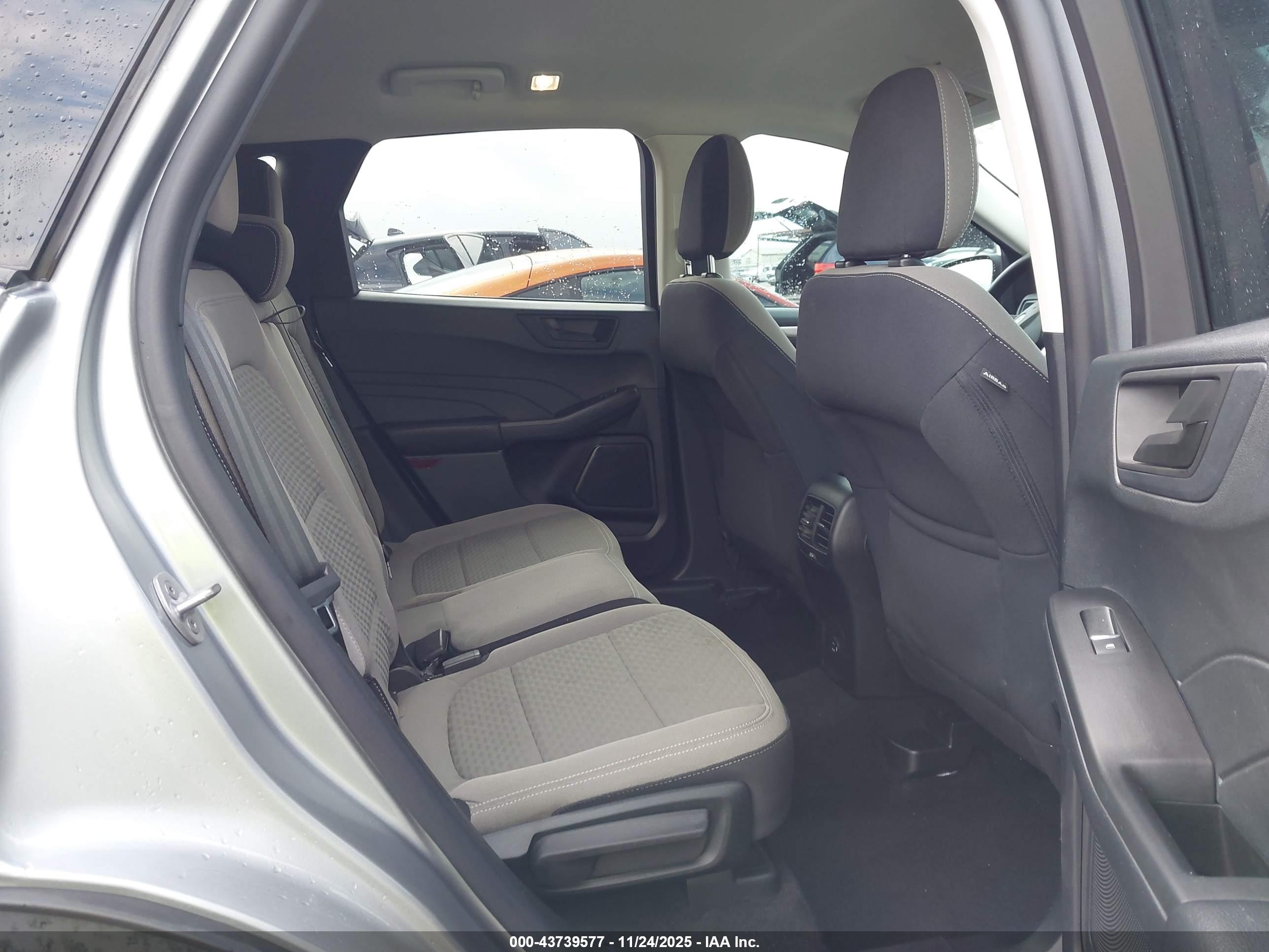 FORD ESCAPE image 8