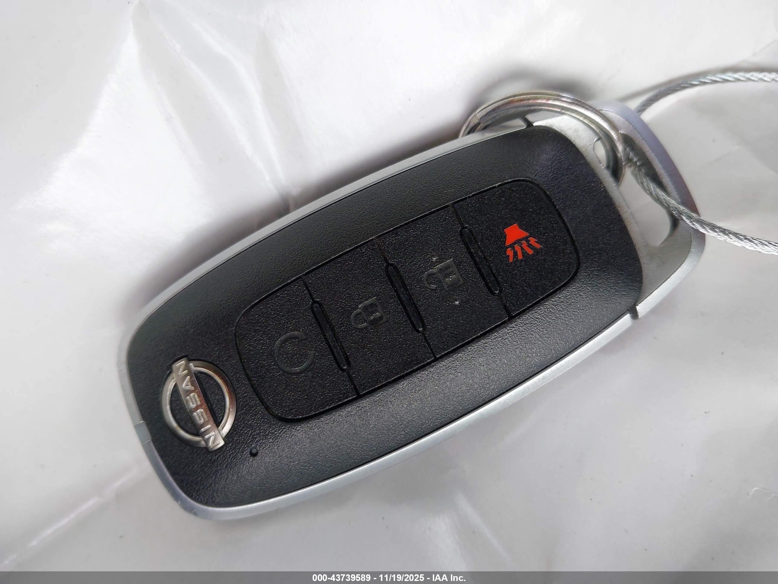 NISSAN ROGUE image 11