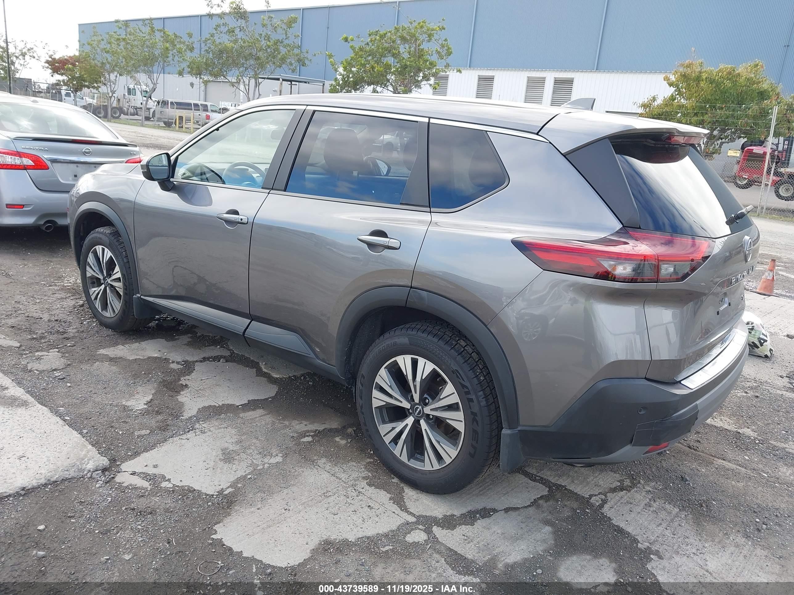 NISSAN ROGUE image 3