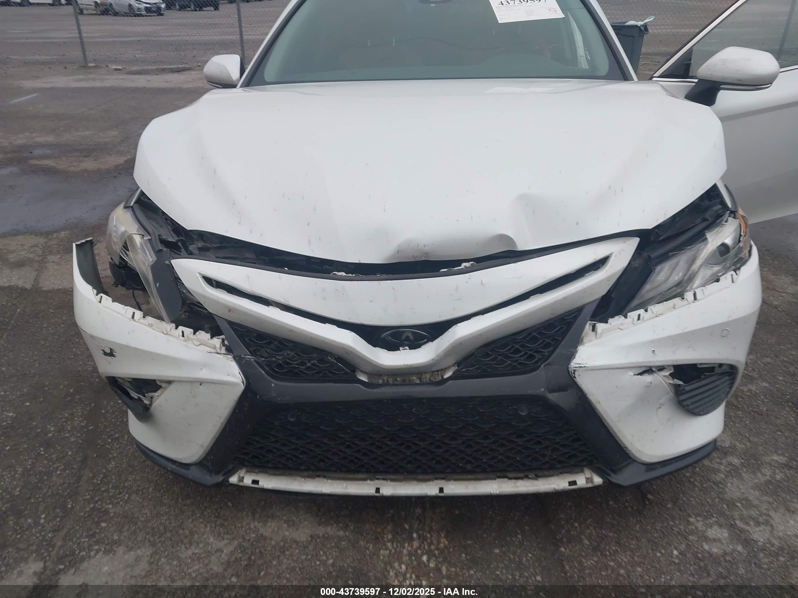 TOYOTA CAMRY image 10