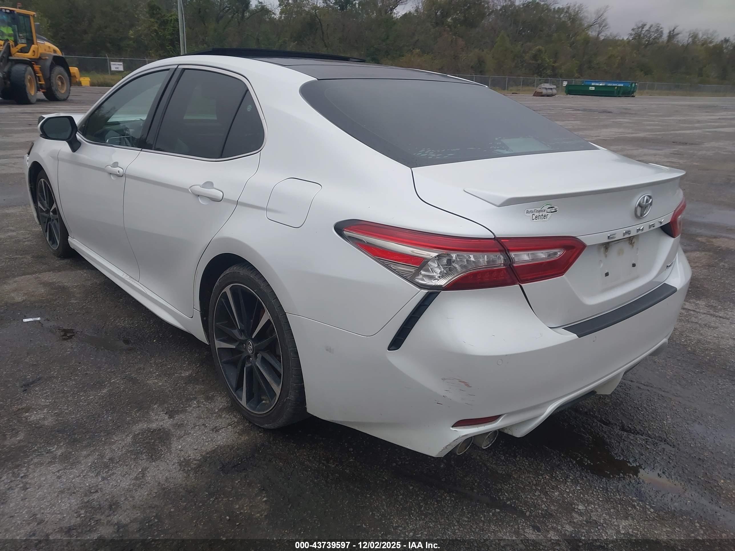 TOYOTA CAMRY image 3