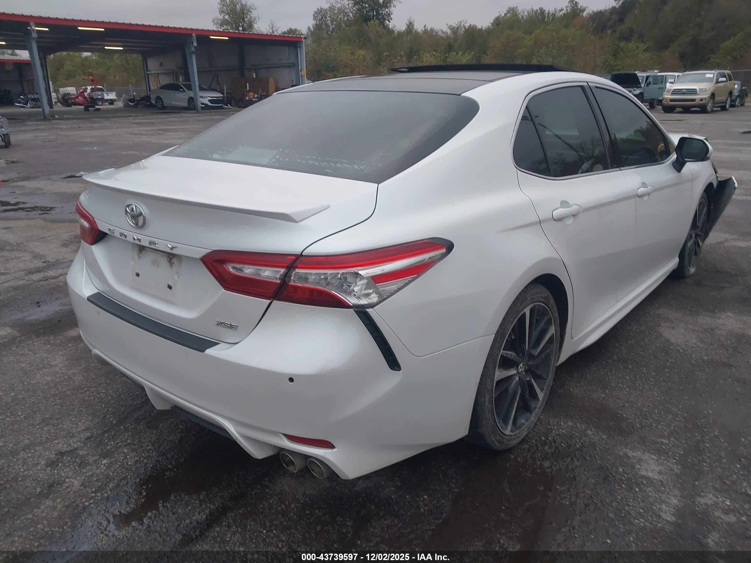 TOYOTA CAMRY image 4